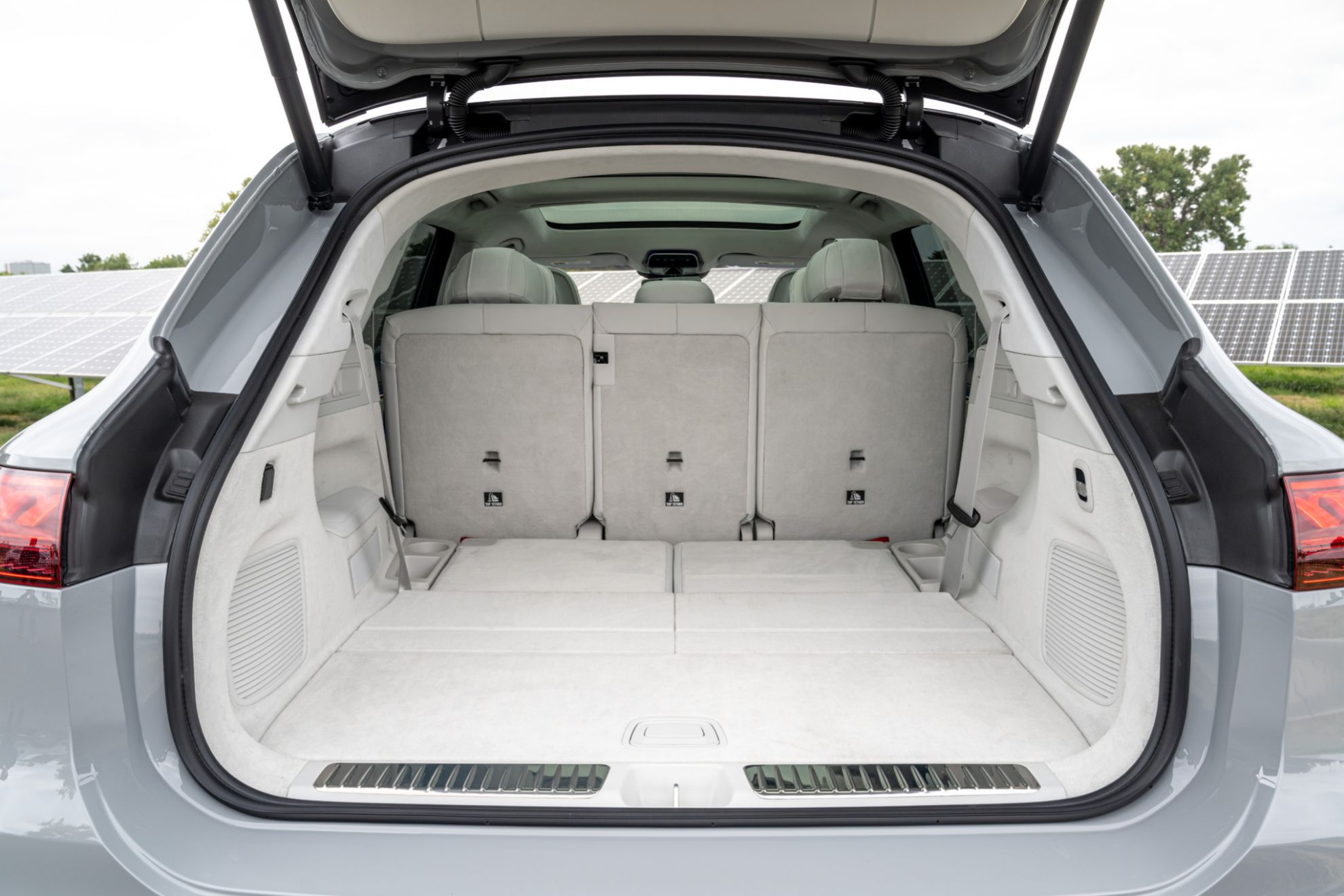 El maletero del EQS SUV puede llegar a los 880 litros en configuración de cinco asientos.