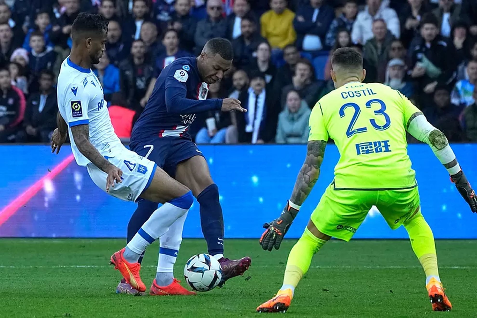 PSG trounce Auxerre 5-0 in final match before the World Cup break