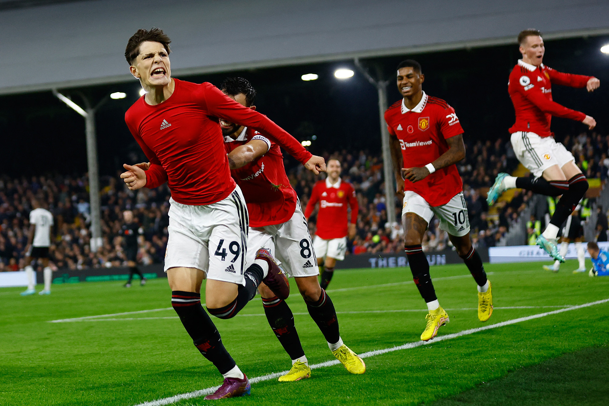 Garnacho le da los tres puntos al Manchester United. | Reuters