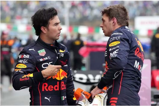 Checo y Max, al terminar ayer el Gran Premio de Brasil.