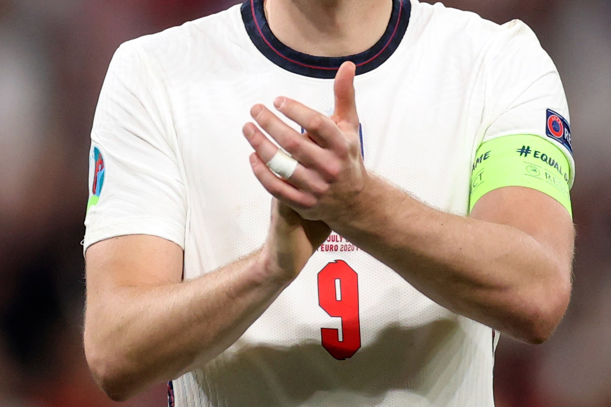 Harry Kane aplaude tras un partido de la última Eurocopa