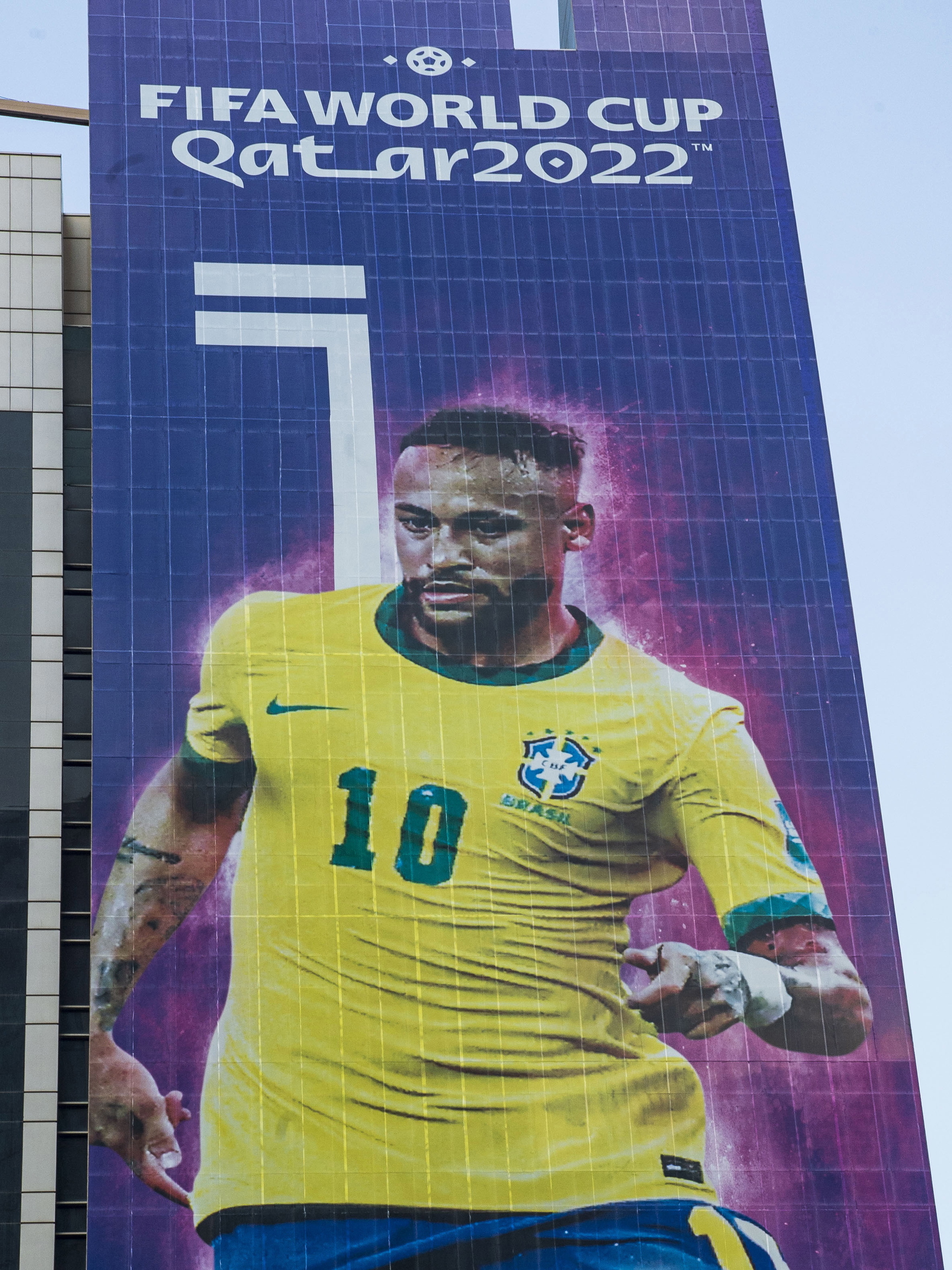 Doha (Qatar), 19/10/2022.- Photo taken on 19 October 2022 of Brazil's lt;HIT gt;Neymar lt;/HIT gt; depicted on the facade of an office building in Doha, Qatar. The FIFA World Cup 2022 will take place from 20 November to 18 December 2022 in Qatar. (Mundial de Fútbol, lt;HIT gt;Brasil lt;/HIT gt;, Catar) EFE/EPA/NOUSHAD THEKKAYIL
