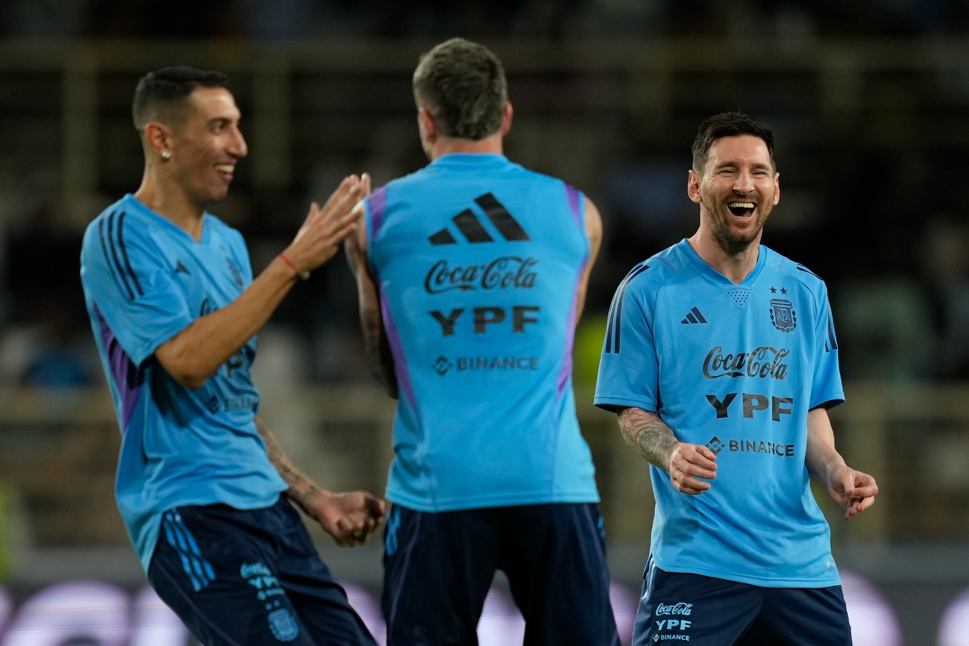 ngel Di Mara: "Aunque Messi pueda solucionar la jugada, no siempre hay que drsela"