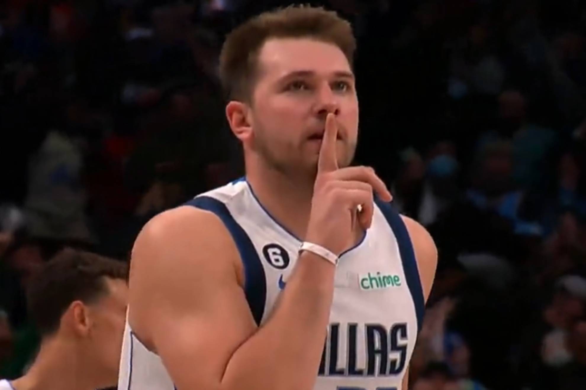 Doncic loses his head after a decisive three-pointer... and shushes Dallas Mavericks fans: I didn't know what I was doing