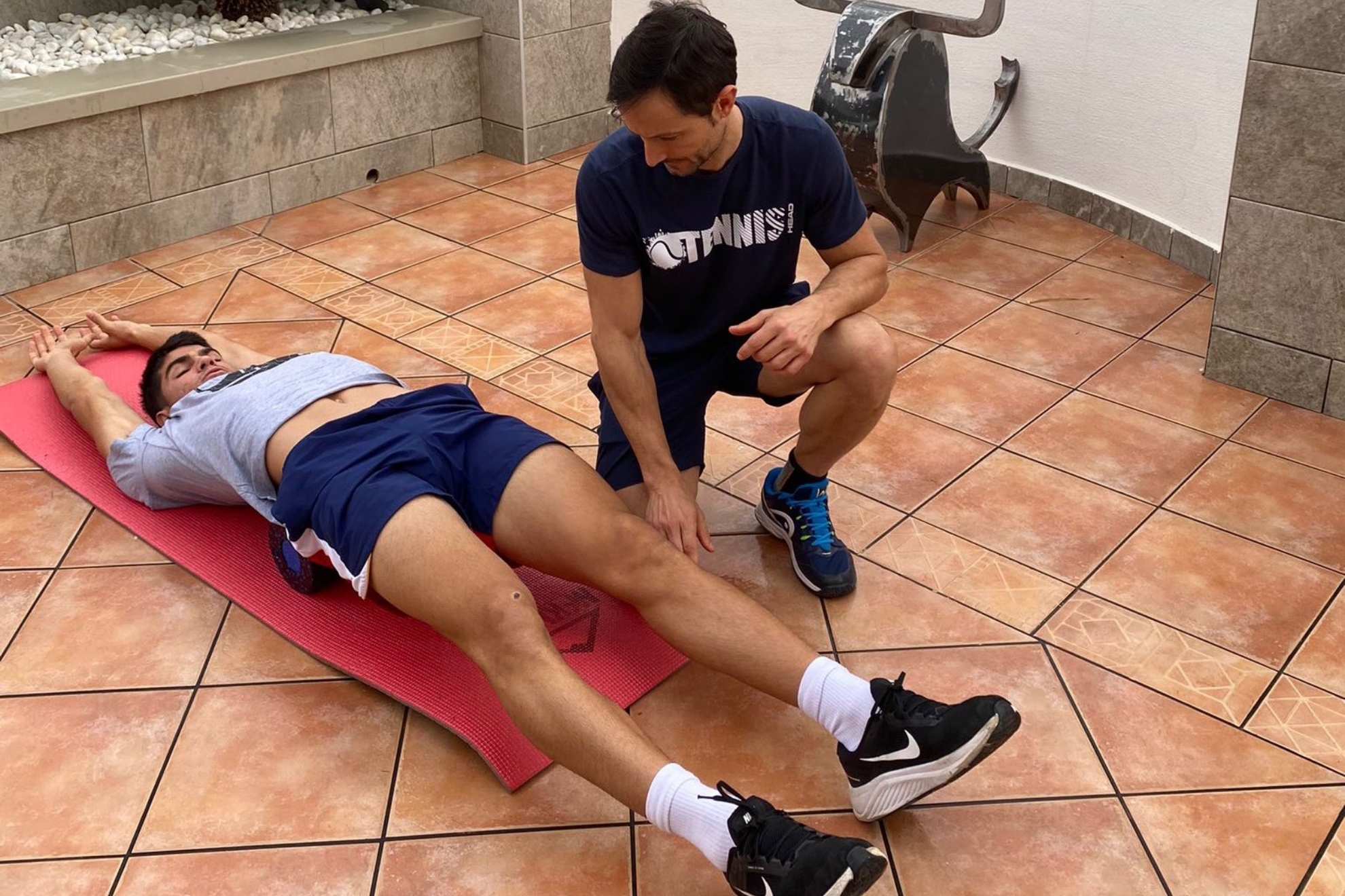 Alcaraz sigue recuperándose del abdominal con su fisio Juanjo Moreno
