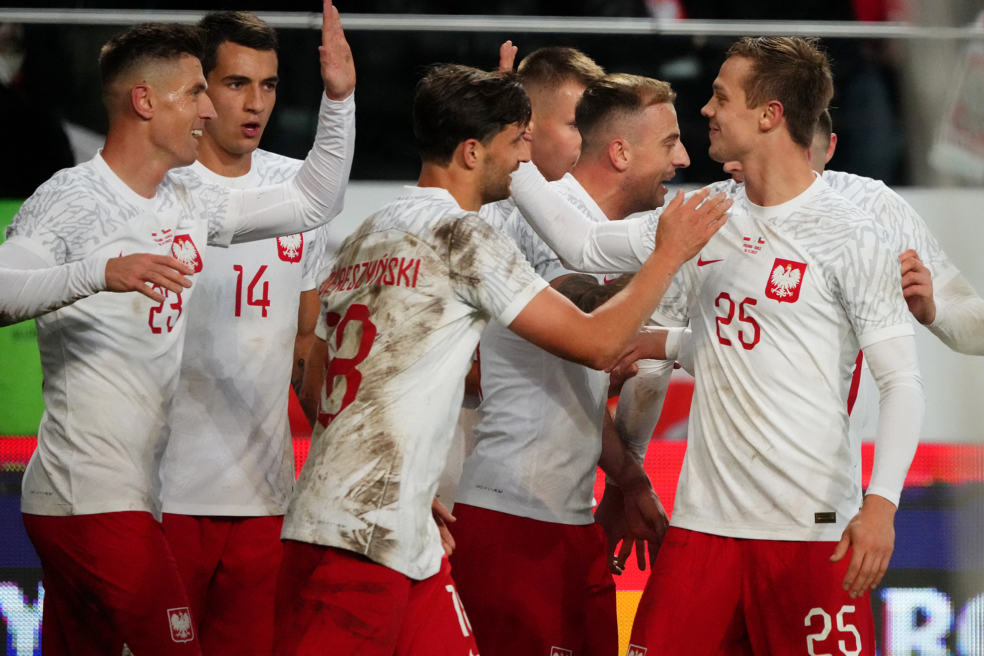 Polonia llega encendido a Qatar 2022, tras vencer a Chile