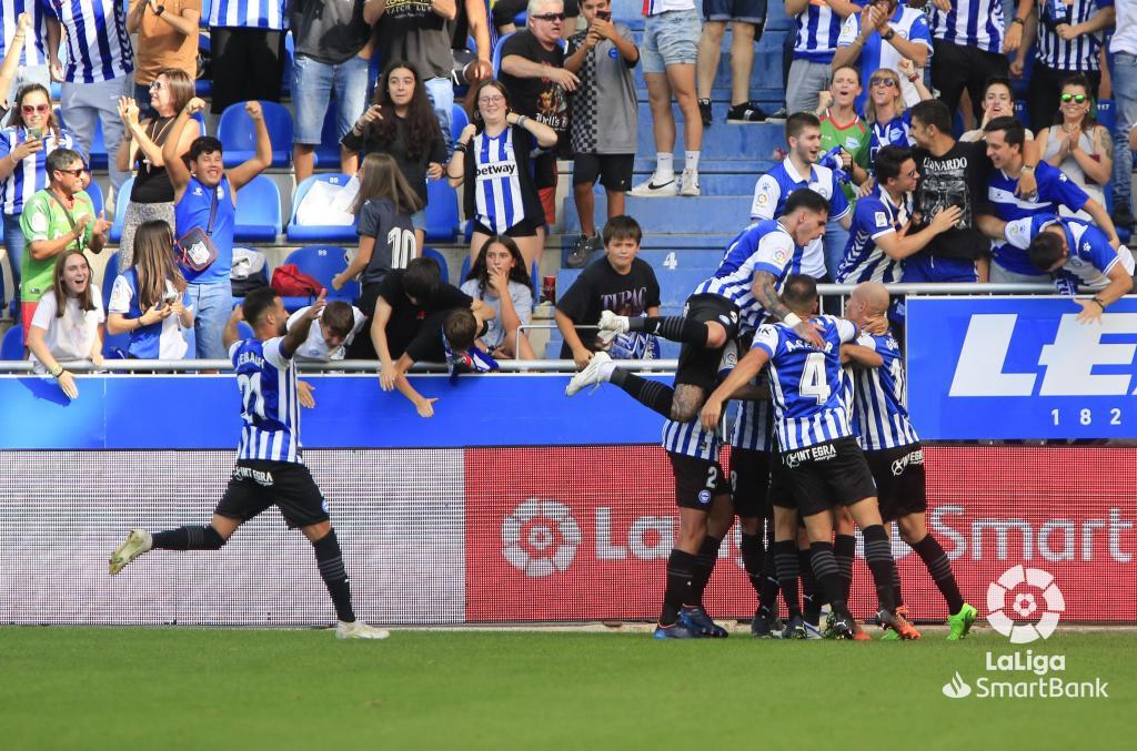 Los jugadores del Alavés celebran un gol esta temporada en Mendizorroza
