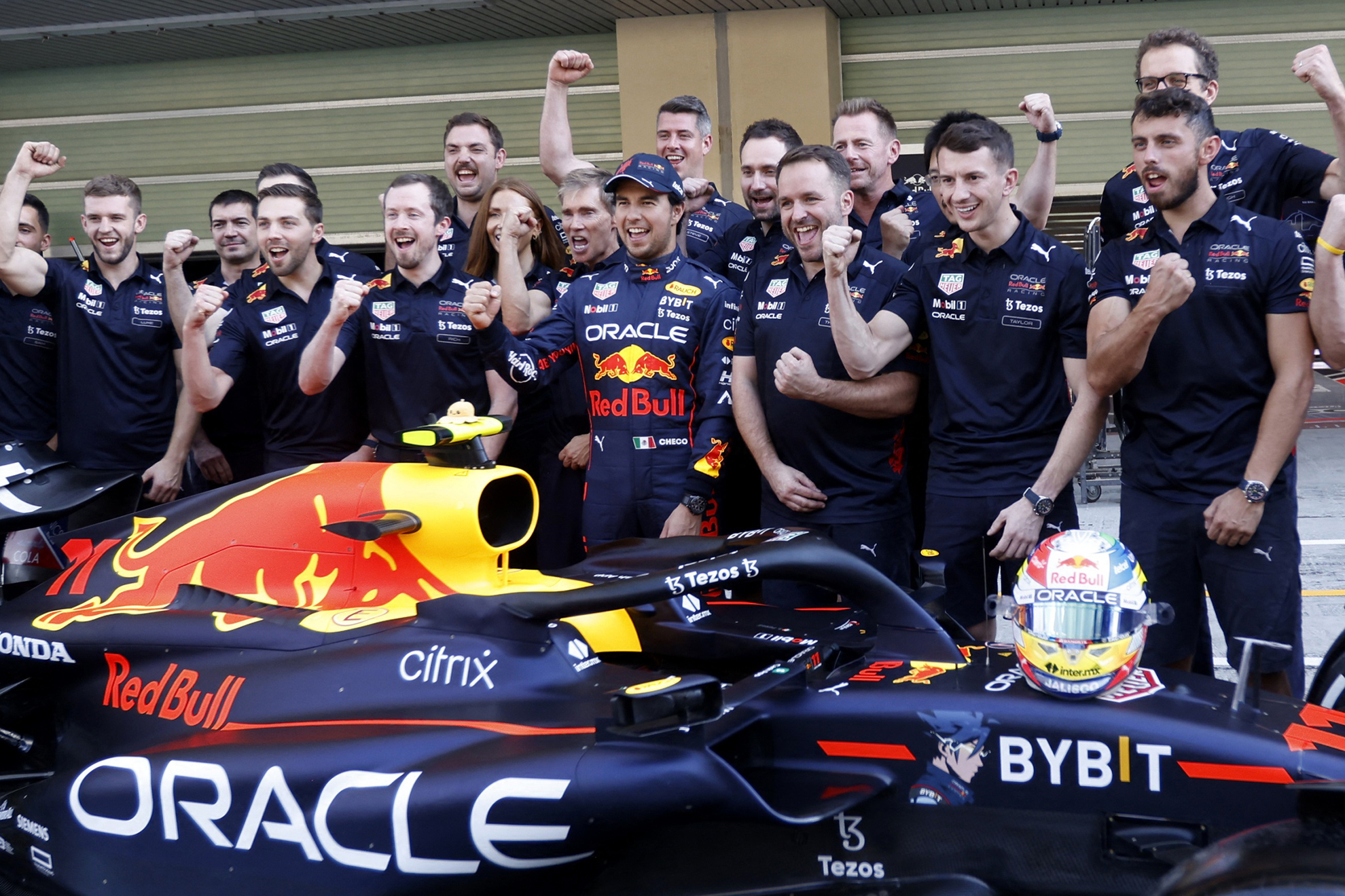 Checo espera tener un ambiente de trabajo tranquilo en Red Bull | Reuters