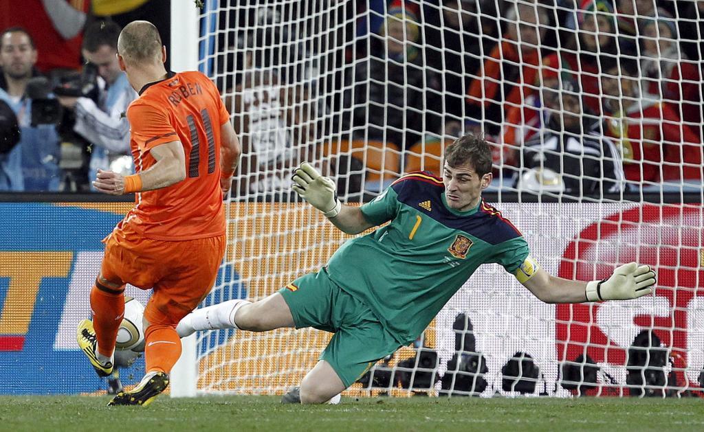 Iker Casillas recuerda su actuacin en la final de Sudfrica 2010: "Mi parada a Robben fue suerte"