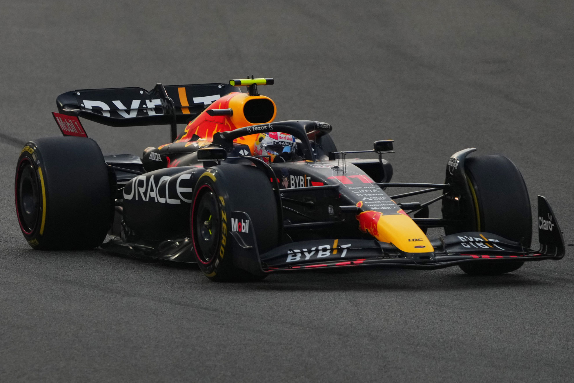 Checo Pérez acaba tercero en Abu Dhabi y en el campeonato. | Reuters