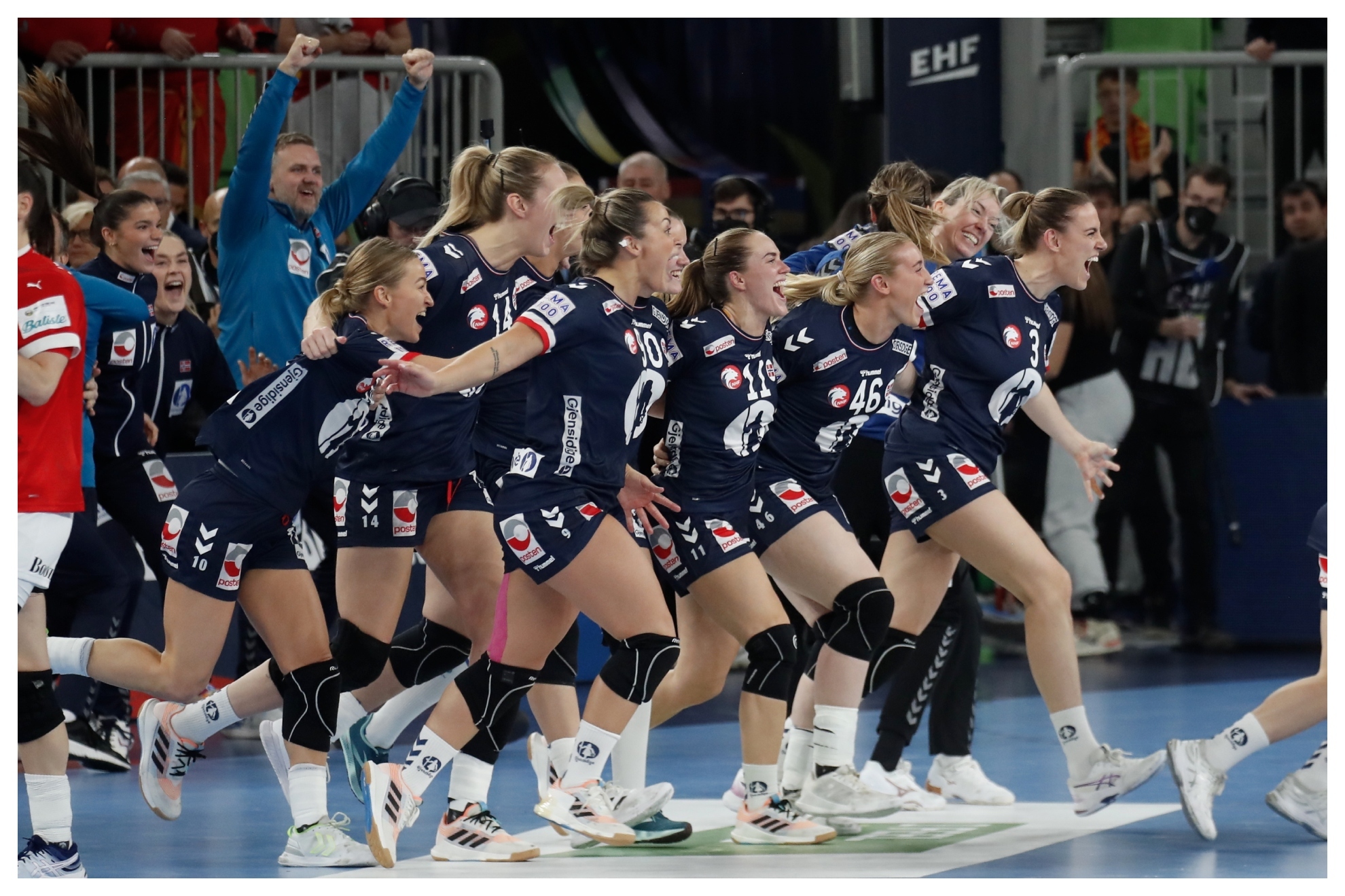 Las jugadoras noruegas celebran su triunfo en la final del Europeo /