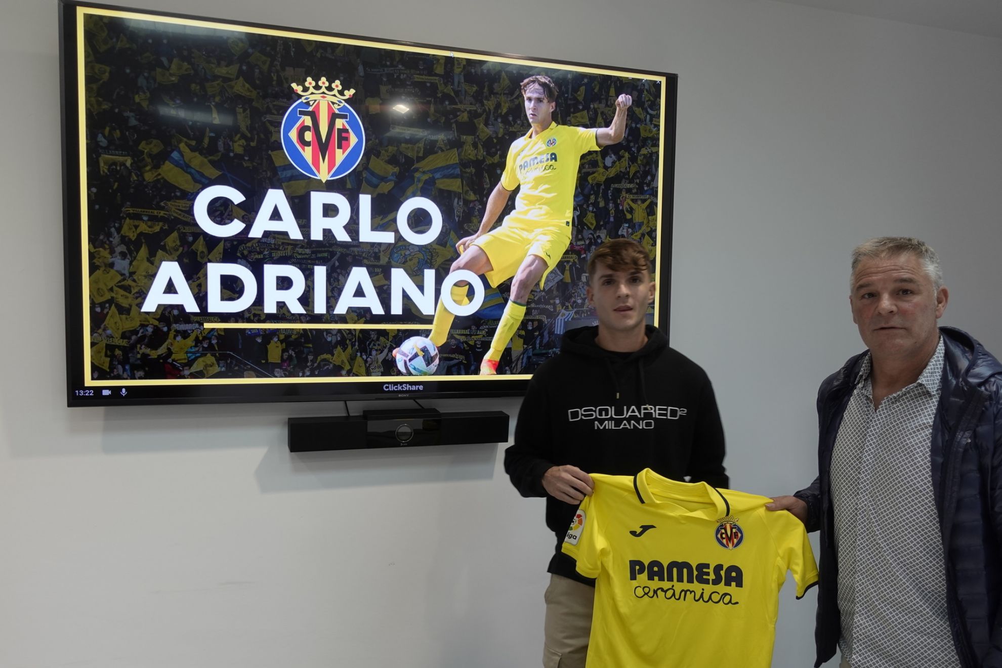 Carlo, junto a su padre Adriano Garca, histrico delantero del equipo amarillo