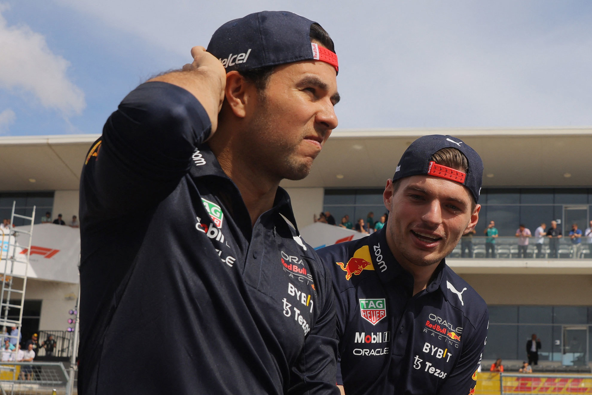 Verstappen y su negativa a ayudar a Checo. | Reuters