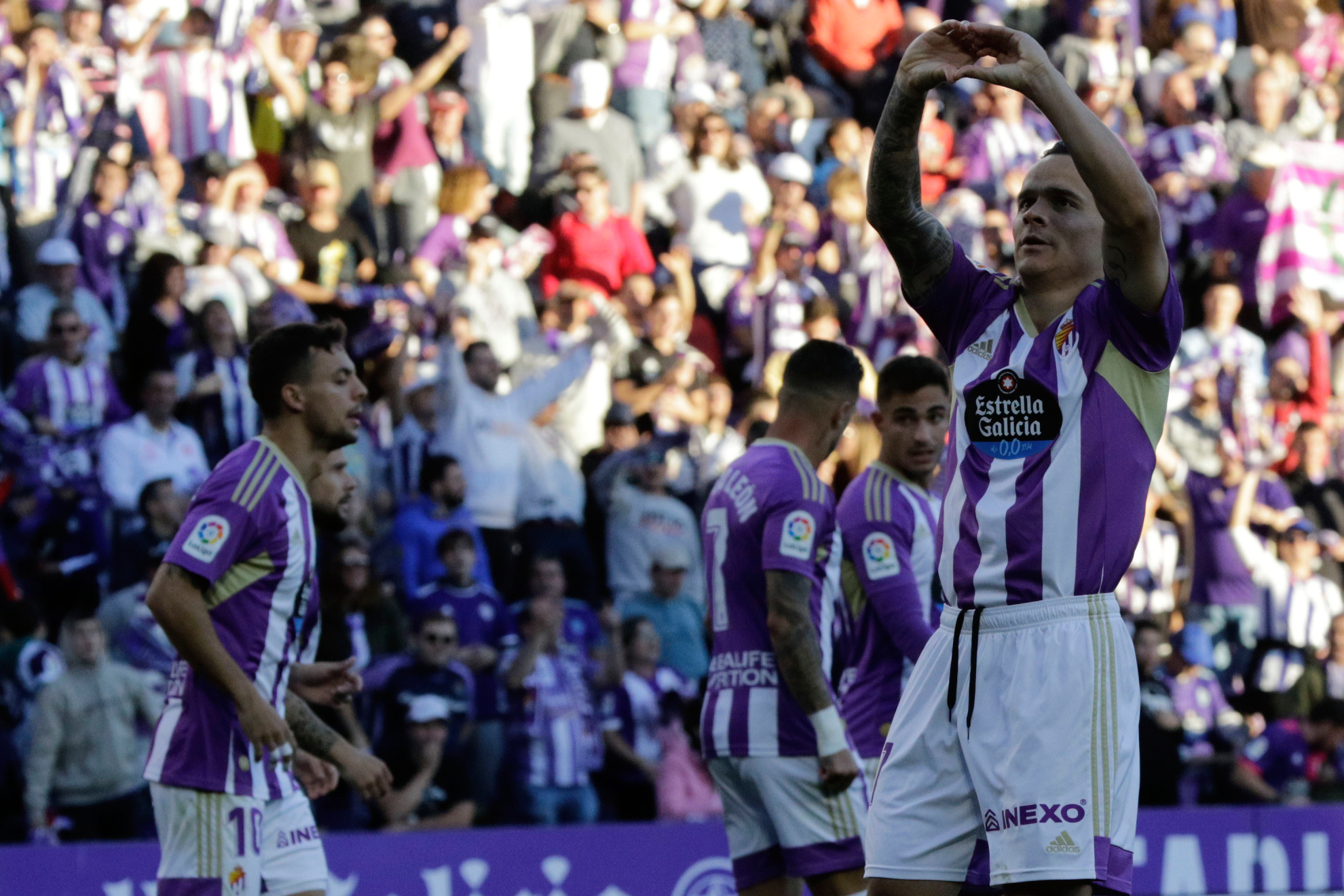 Roque Mesa celebra un gol con el Valladolid esta temporada.