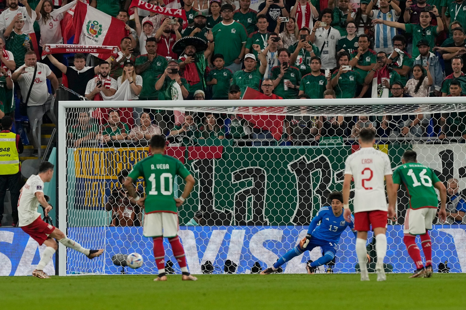 Ocha saves a Lewandowski penalty in Mexico vs Poland - FIFA World Cup
