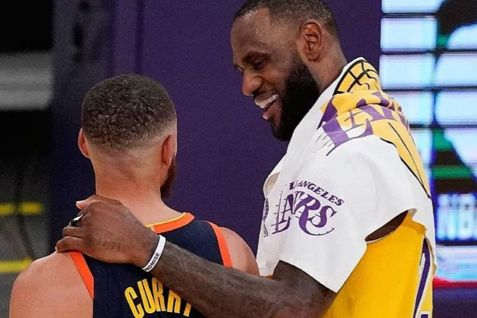 Stephen Curry speaks of when he first met LeBron James: I still have the  jersey... | Marca
