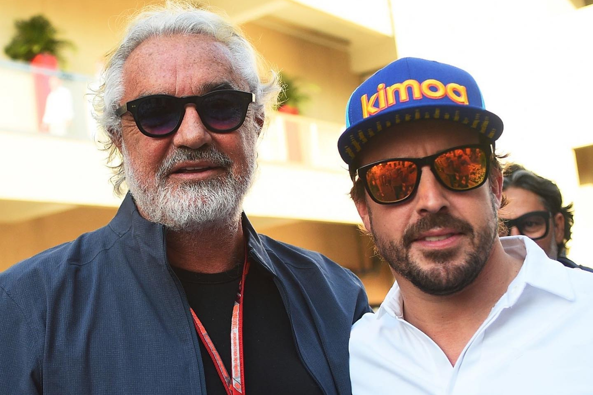 Briatore posa junto a Alonso.