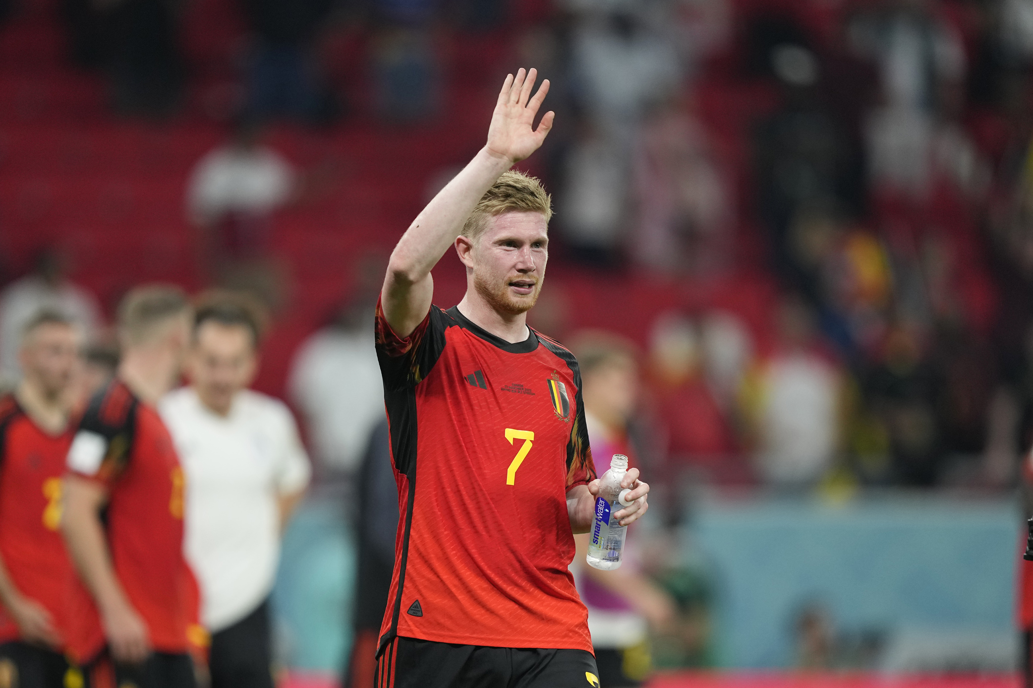 Belgium's Kevin De  lt;HIT gt;Bruyne lt;/HIT gt; waves fans at the end of the World Cup group F soccer match between Belgium and Canada, at the Ahmad Bin Ali Stadium in Doha, Qatar, Wednesday, Nov. 23, 2022. Belgium won 1-0. (AP Photo/Martin Meissner)