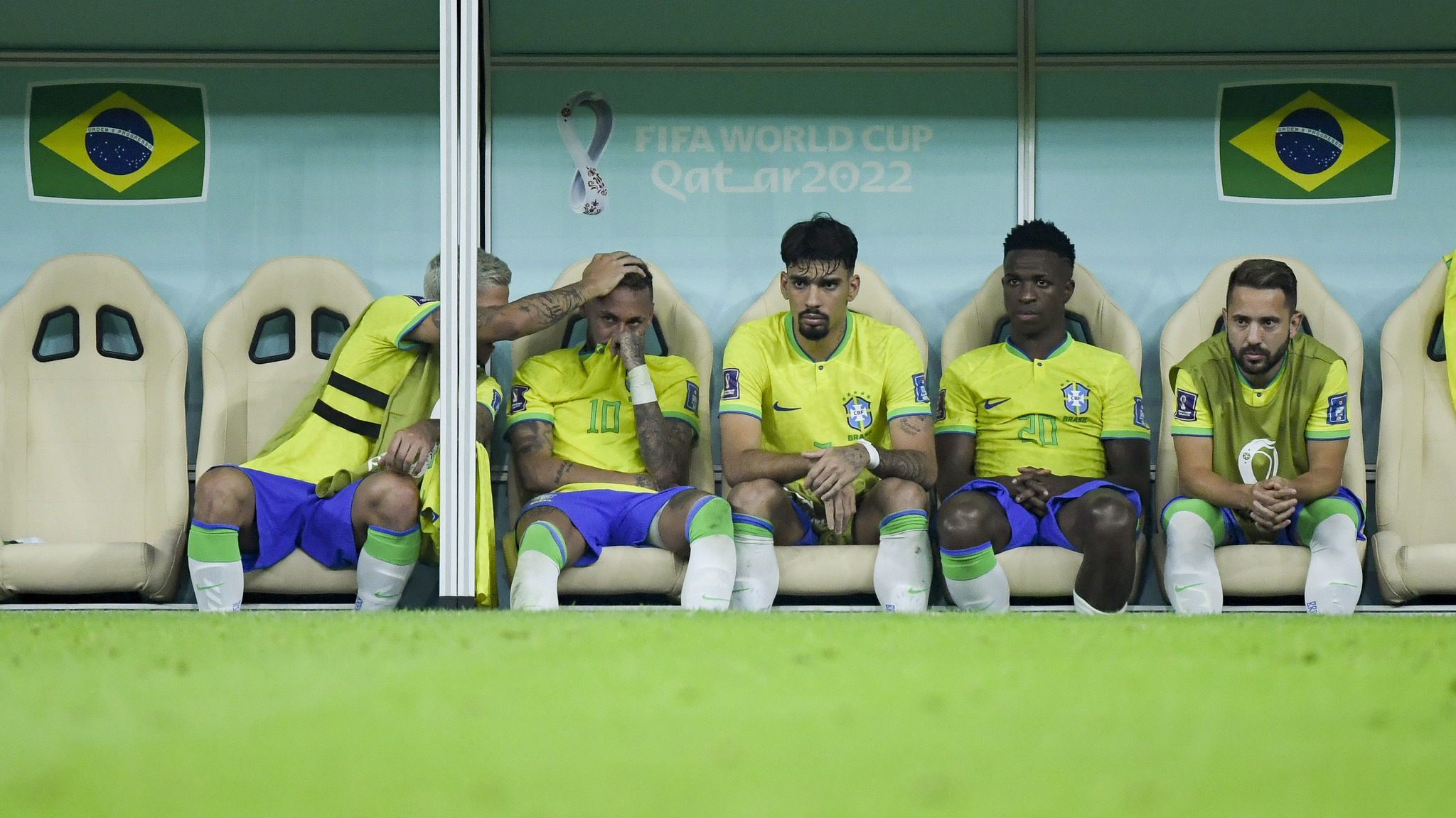 LUSAIL CITY, QATAR - NOVEMBER 24: Richarlison of Brazil,  lt;HIT gt;Neymar lt;/HIT gt; of Brazil, Lucas Paqueta of Brazil, Vinicius Junior of Brazil and Pedro of Brazil sitting on the bench an look on during the FIFA World Cup Qatar 2022 Group G match between Brazil and Serbia at Lusail Stadium on November 24, 2022 in Lusail City, Qatar. (Photo by Matteo Ciambelli/DeFodi Images via Getty Images)