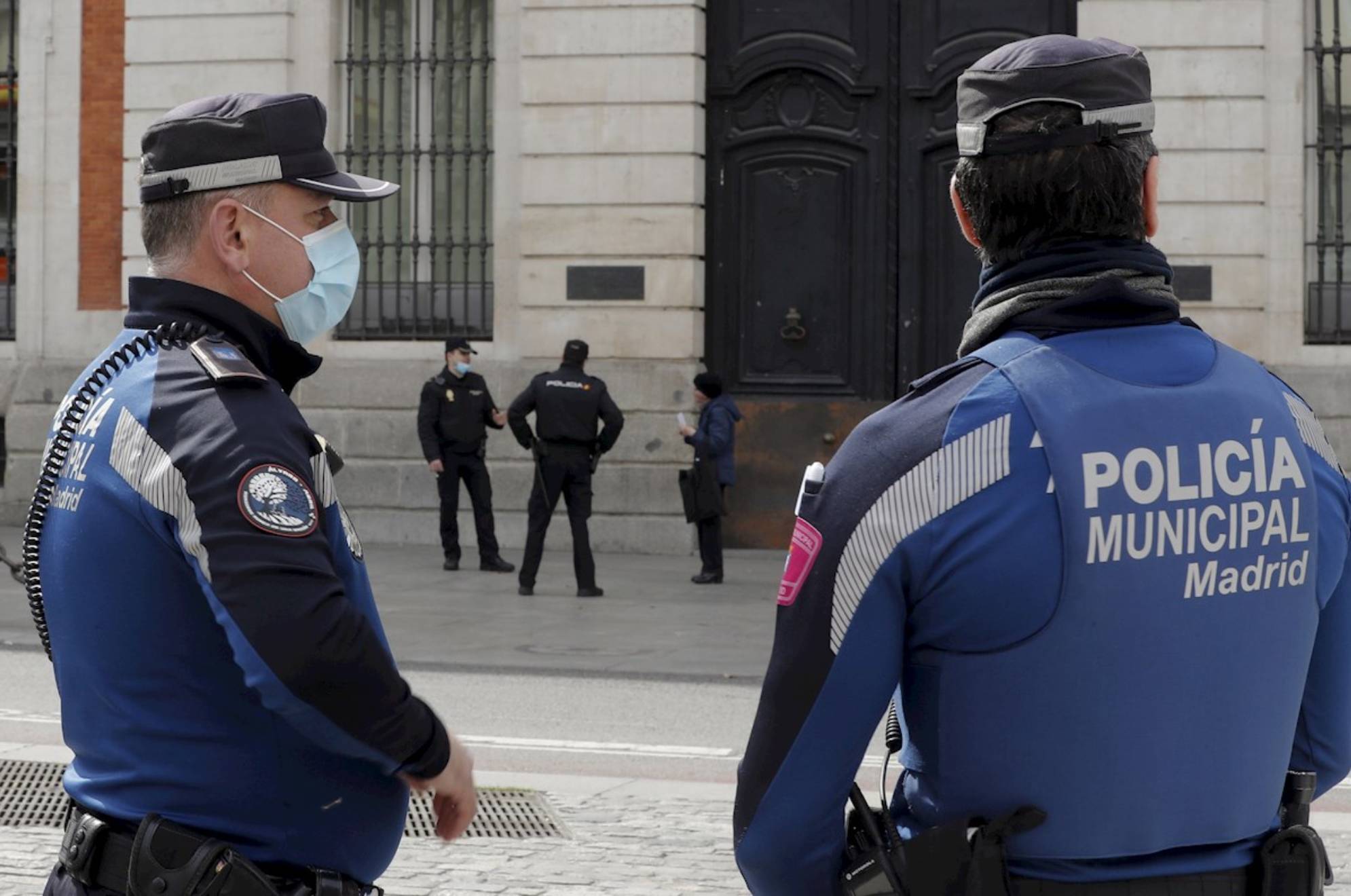 Dos Policías Municipales de Madrid, de servicio.