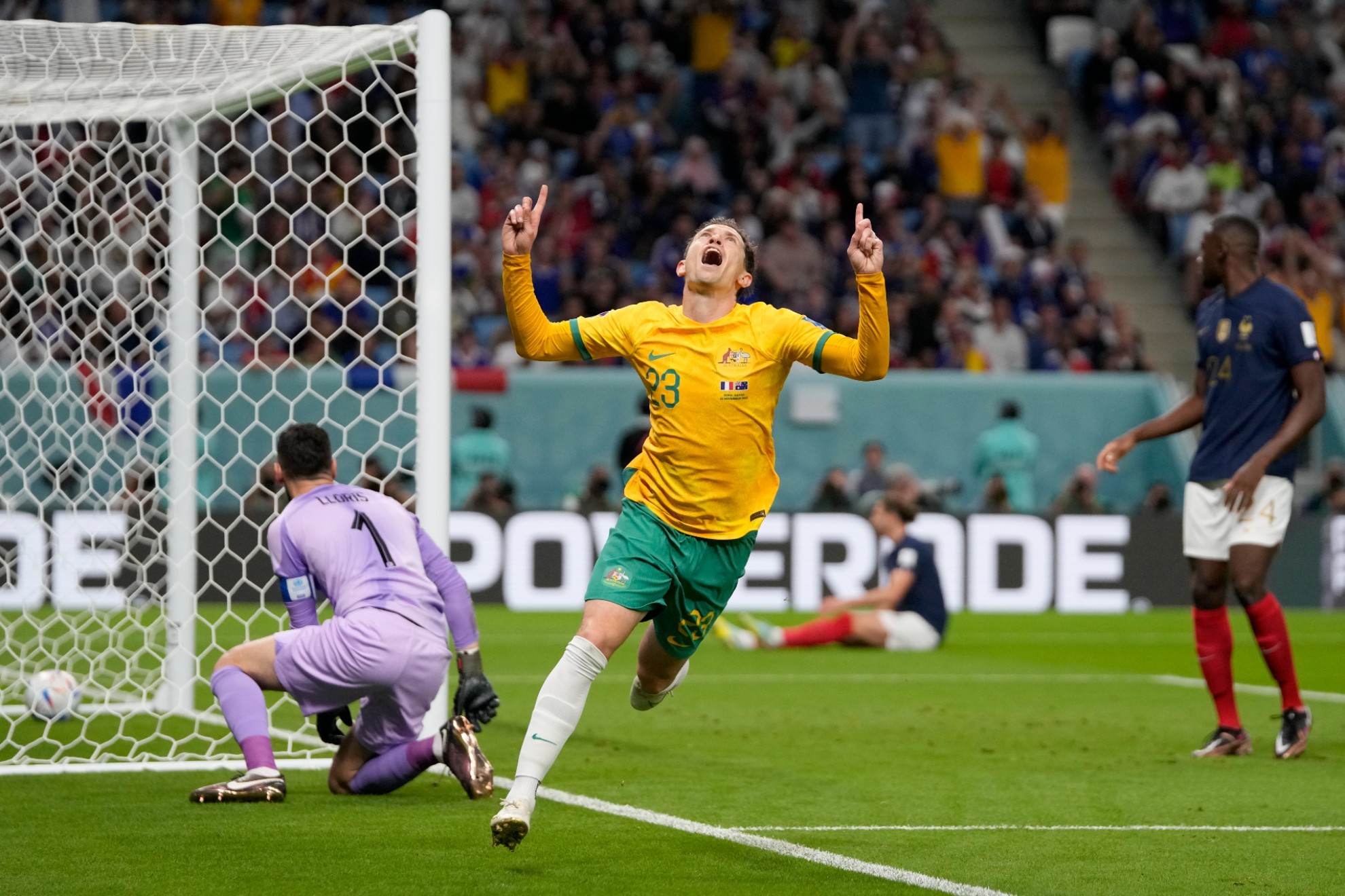 Goodwin celebra el gol de Australia contra Francia