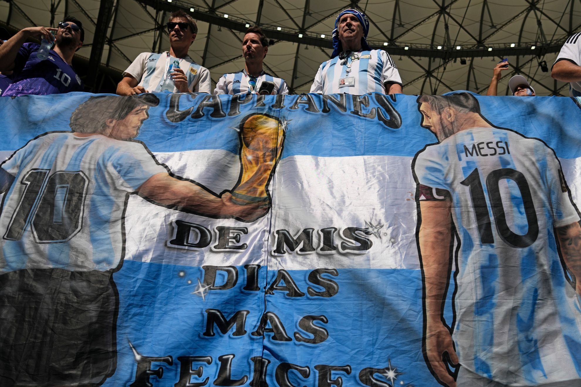 Diego Maradona (left) and Lionel Messi (right) on a banner
