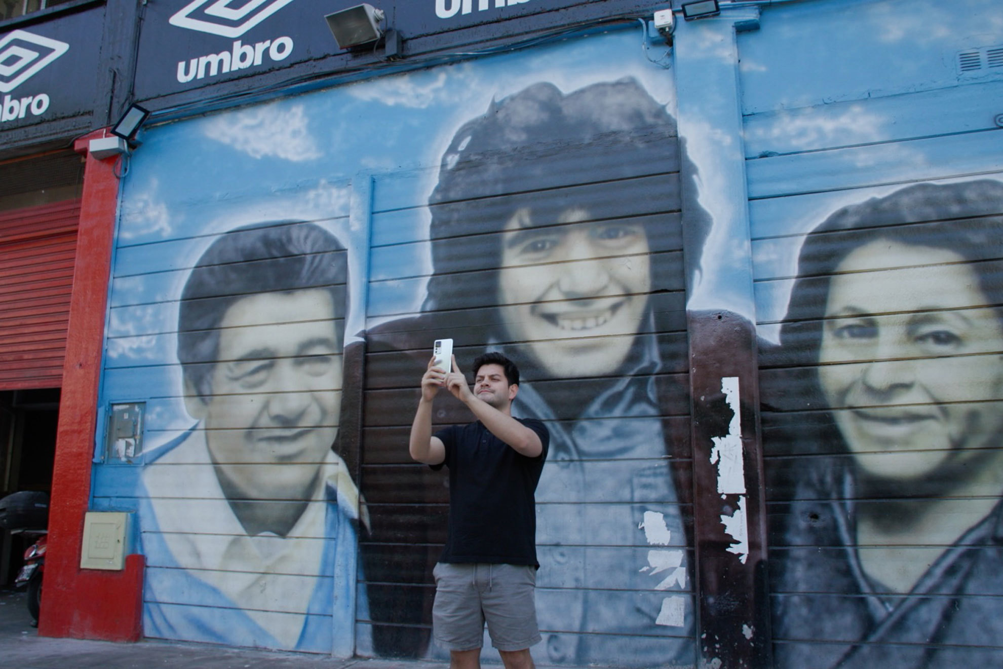 De visita con Xiaomi: A dos años de la muerte de Maradona, recorrimos el sitio que lo vio nacer