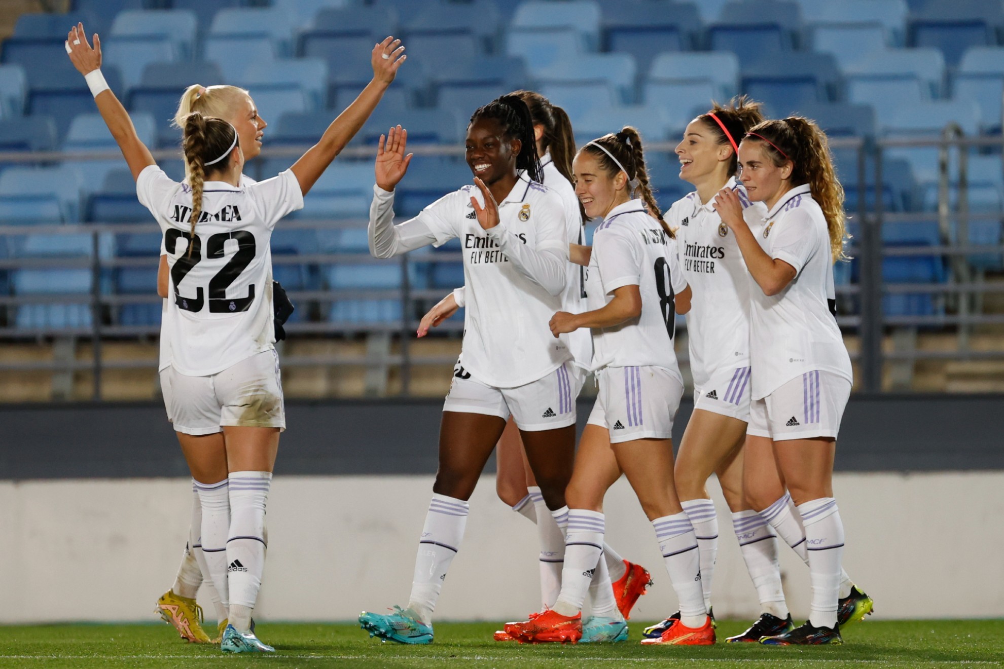 Las jugadoras del Real Madrid celebran un gol de Feller ante el Alhama / EFE