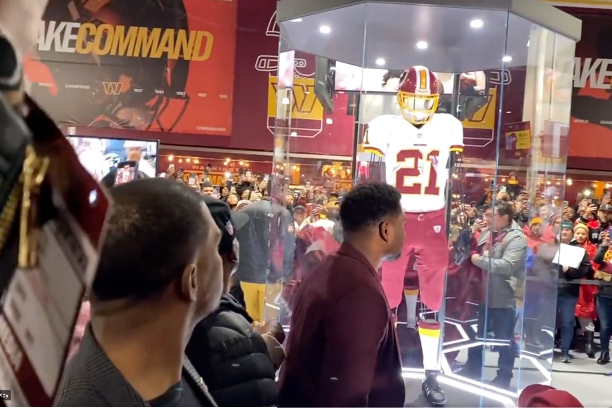The moment Washington unveiled its Sean Taylor memorial.