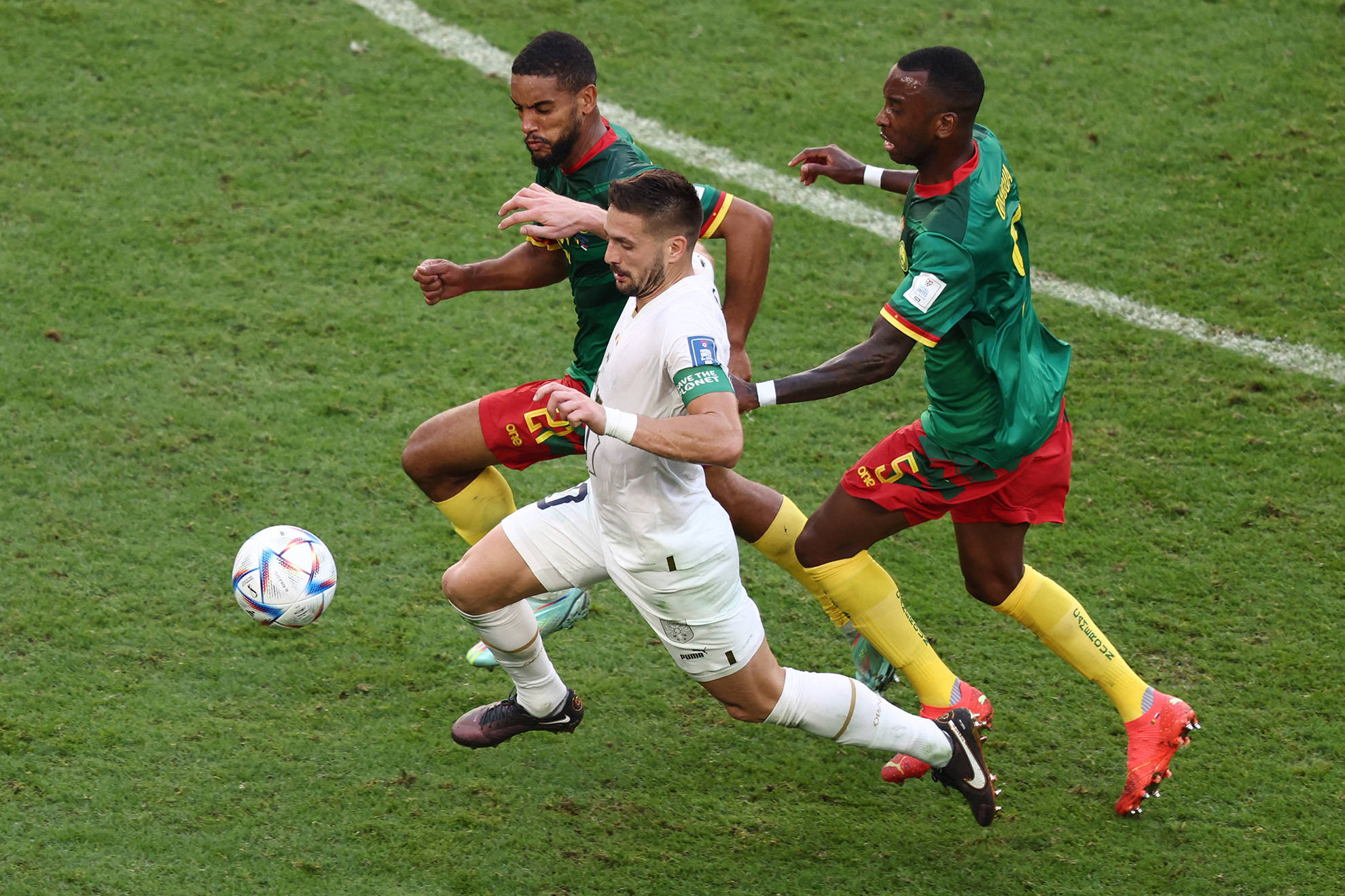 Aboubakar y Choupo-Moting rescatan el empate para Camerún, en duelo de alarido ante Serbia
