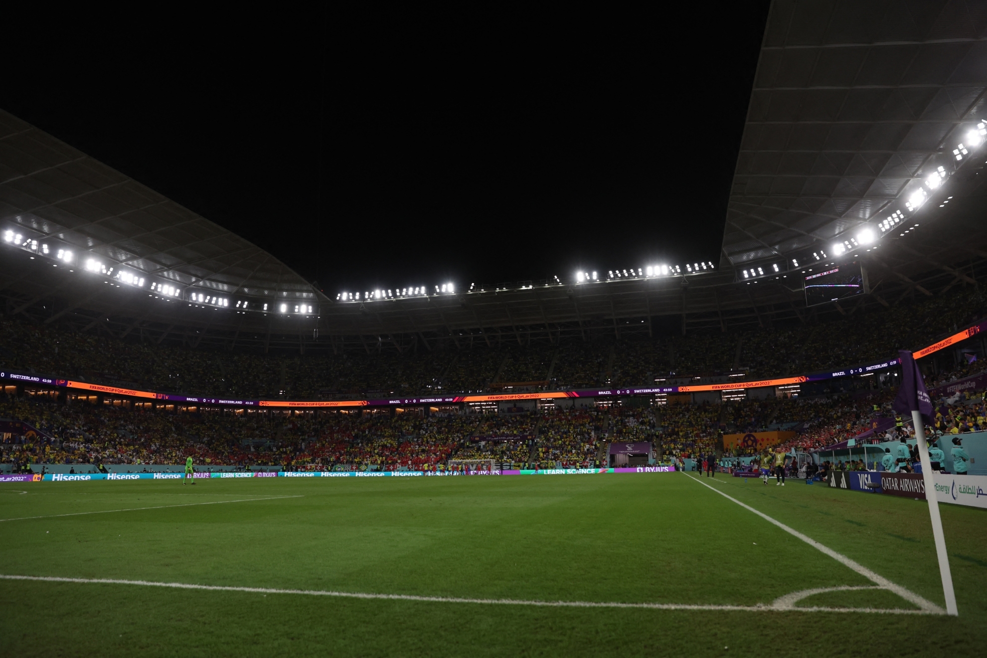El 'apagón' en el Brasil vs Suiza duró muy poco | Reuters