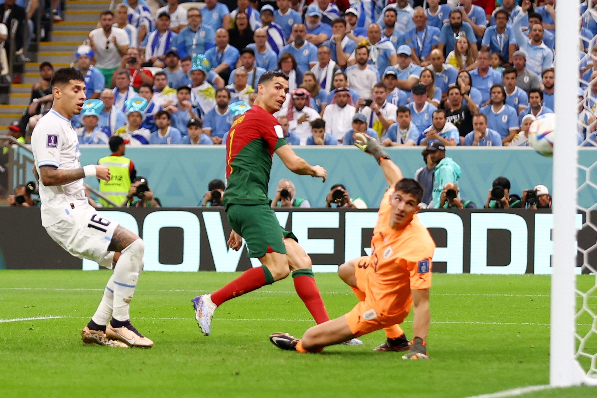 El gol de Portugal a Uruguay se lo dieron a Bruno Fernandes, no a Cristiano Ronaldo | Reuters