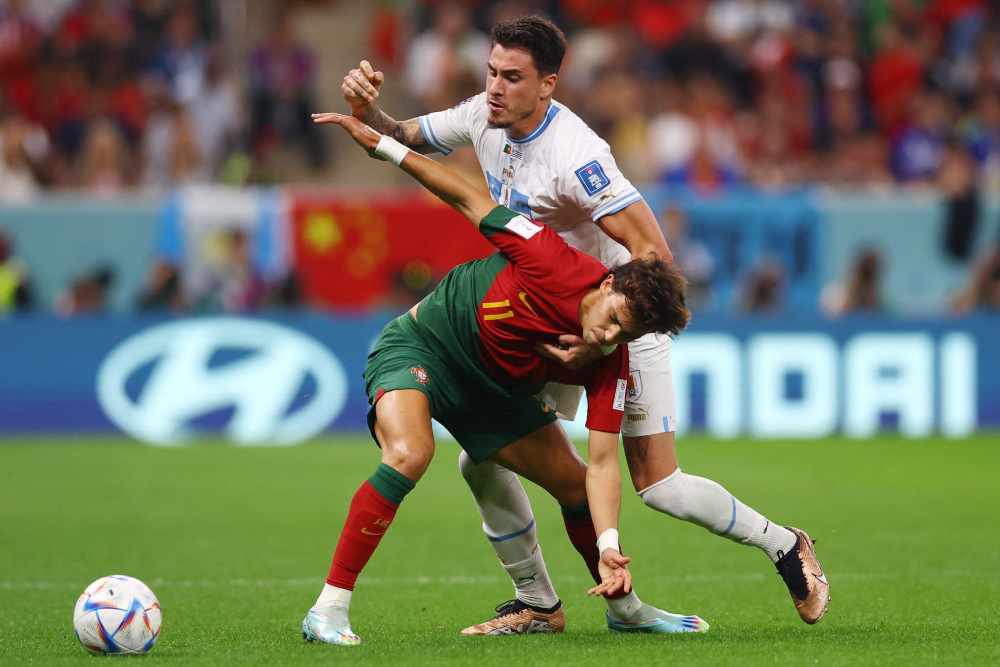Buen duelo entre el uruguayo y el portugués | Reuters