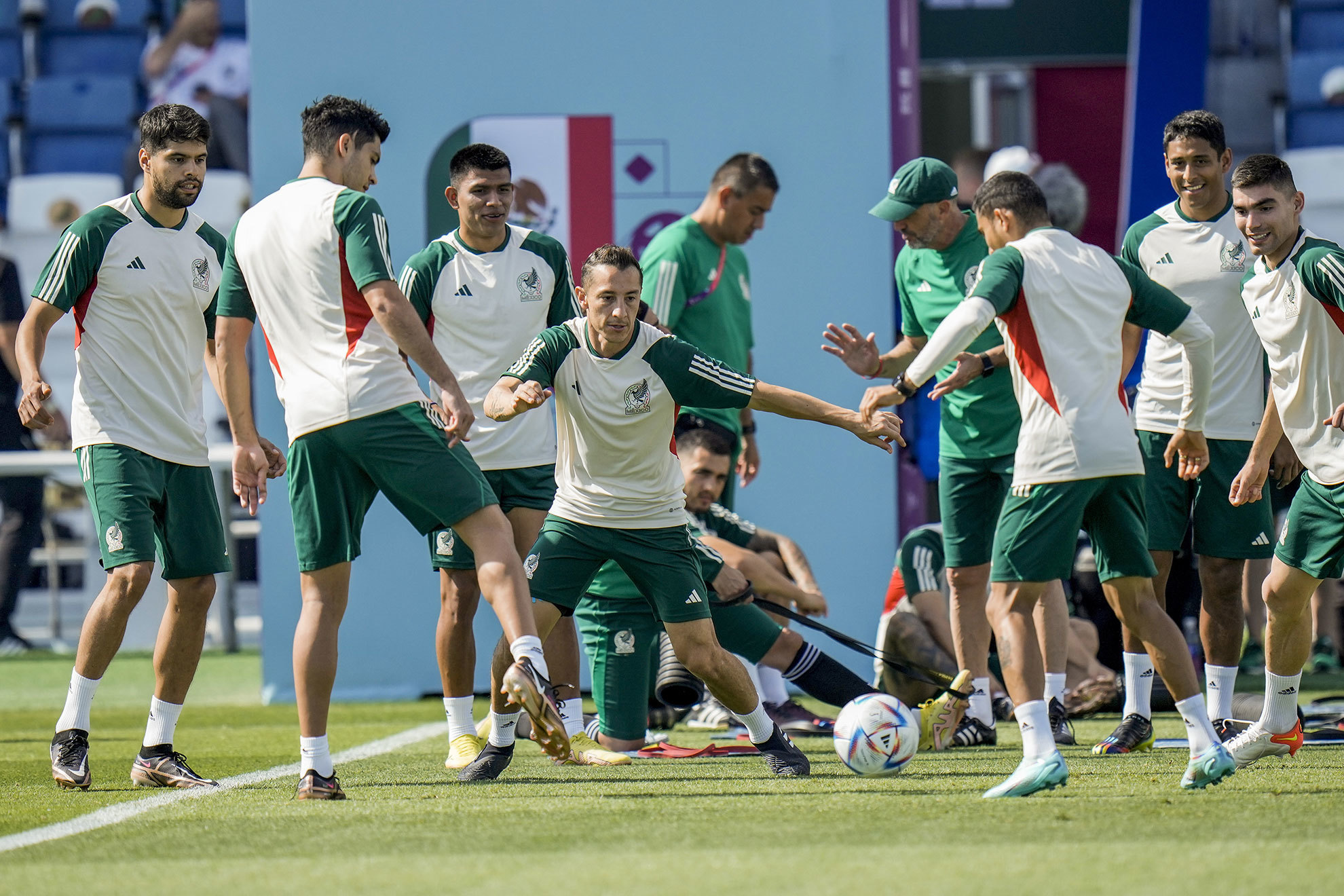 La selección mexicana se prepara para el duelo ante Arabia Saudita. | AP