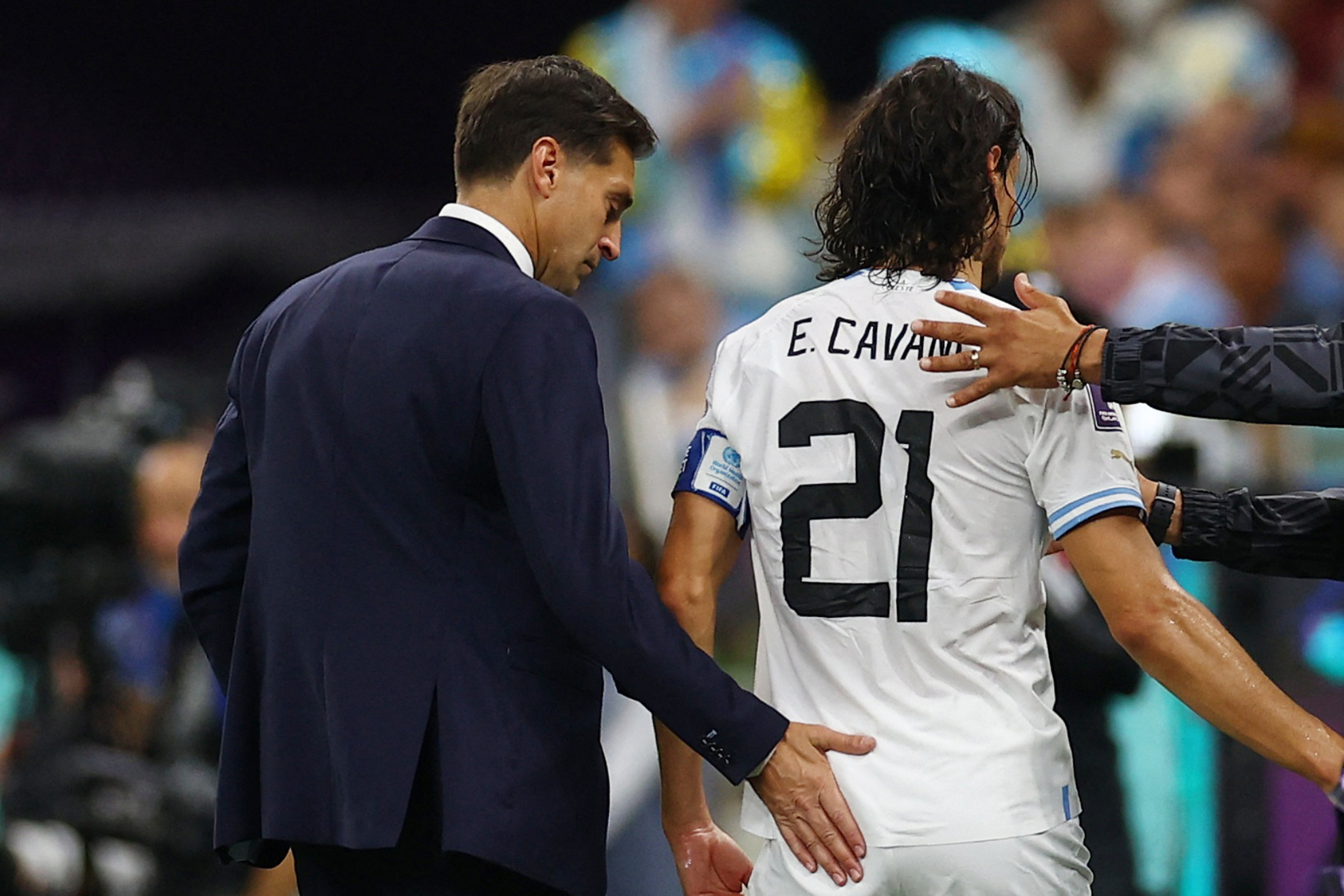 Diego Alonso y Edinson Cavani en Qatar 2022 | Reuters
