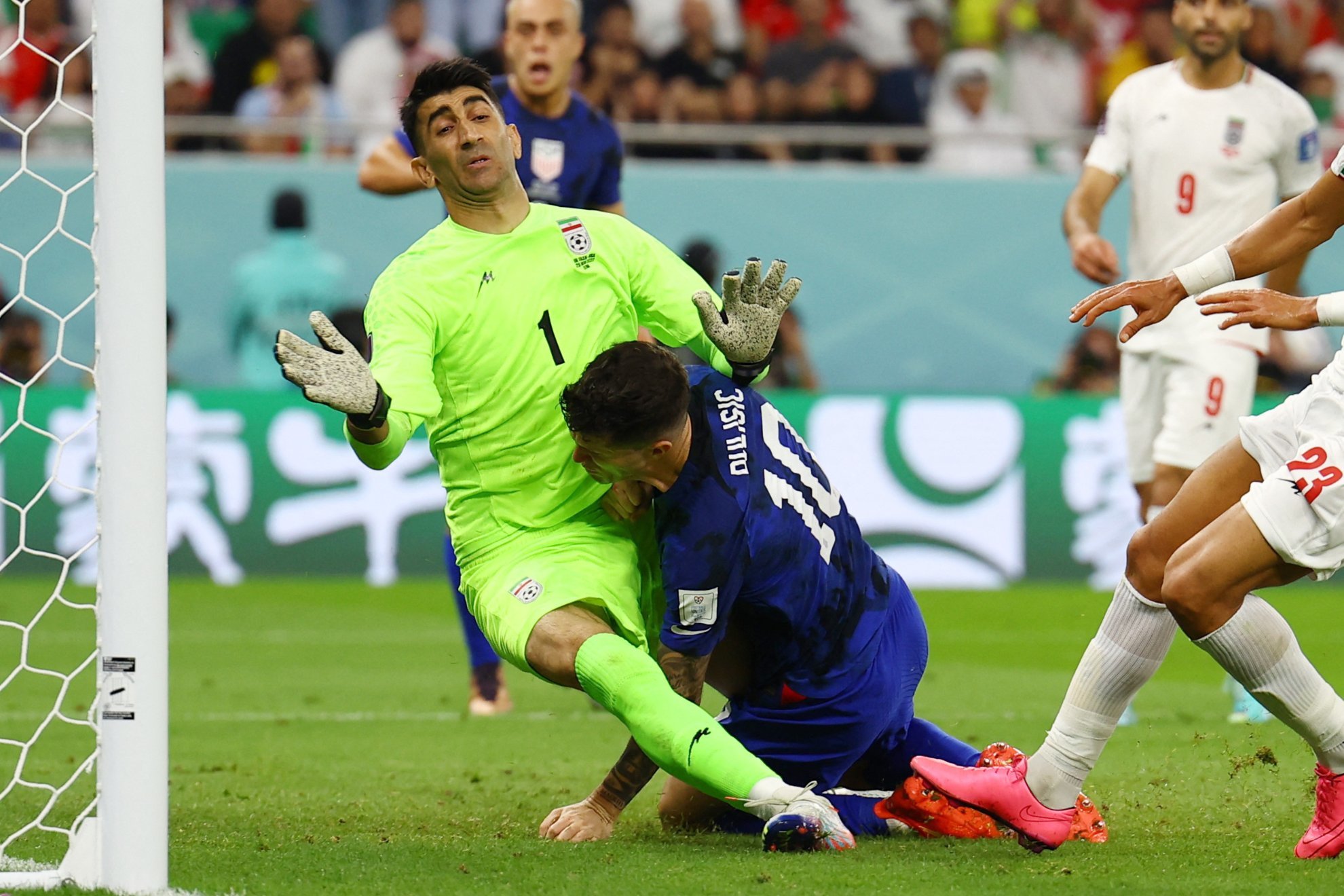 Pulisic no dudo en arriesgar el físico con tal de marcar el gol | Reuters