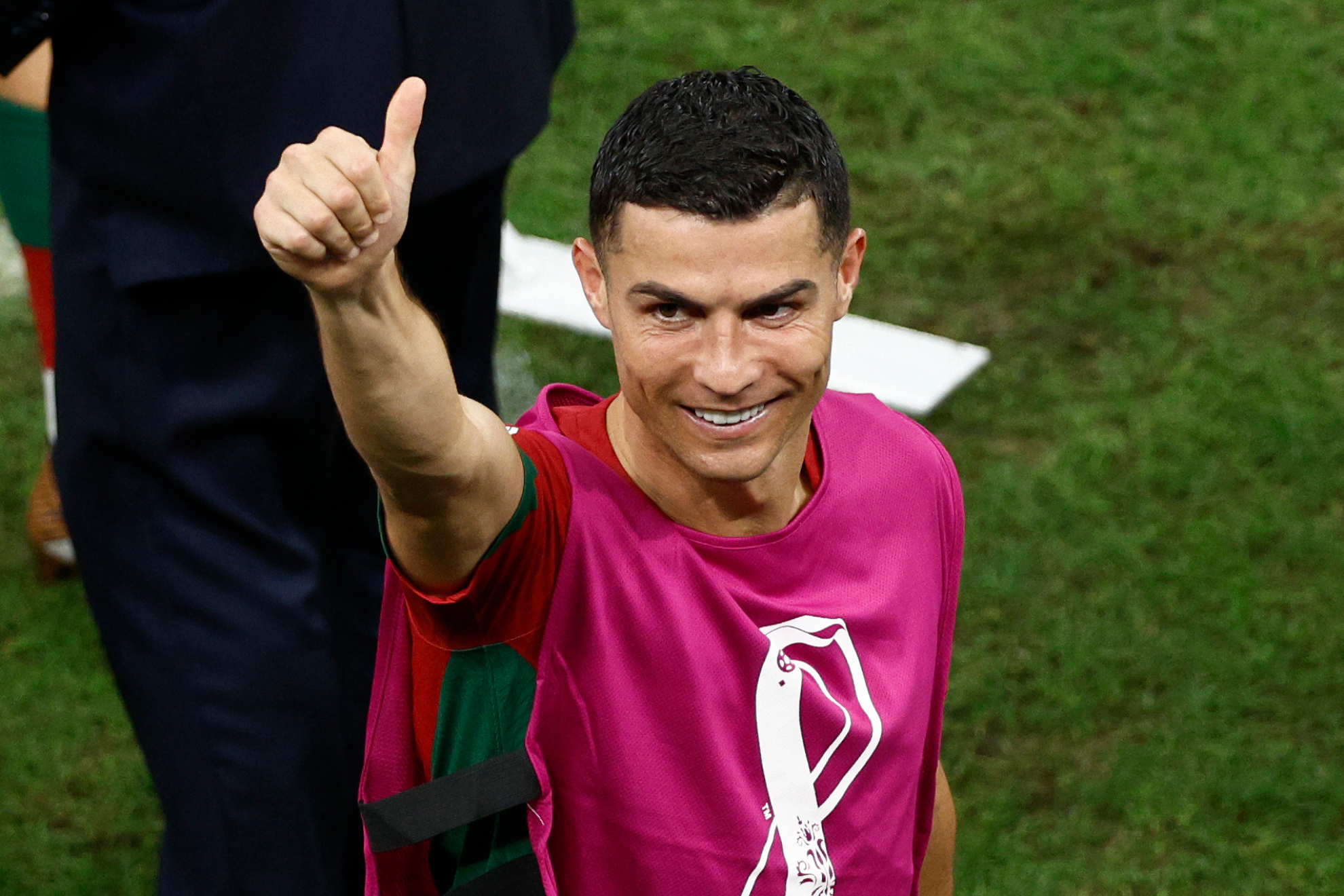 Cristiano Ronaldo saluda a la grada tras una victoria de Portugal en el Mundial.