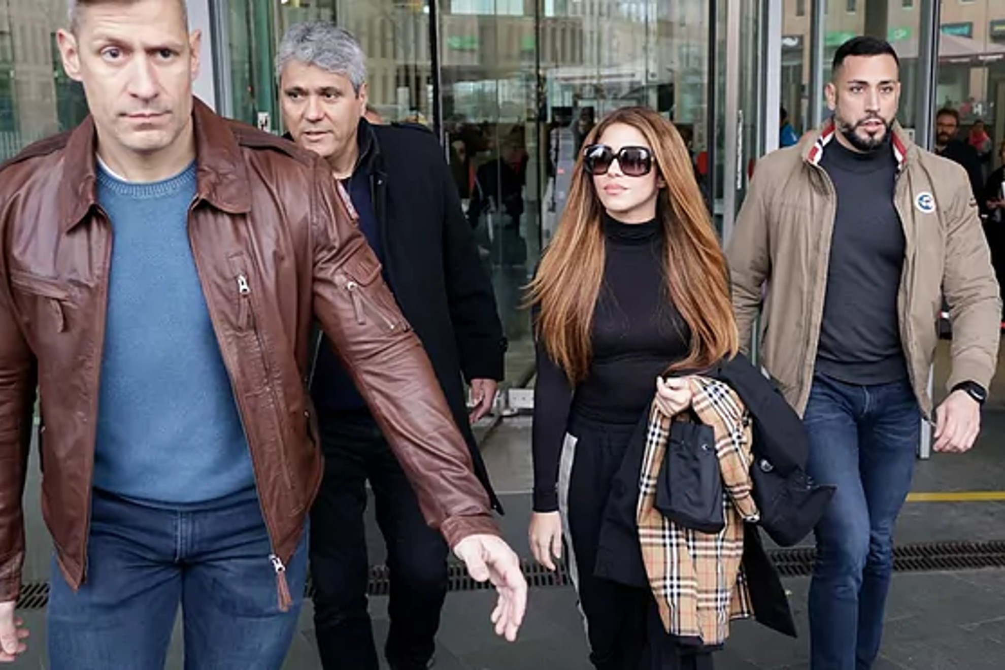 El frío reencuentro entre Shakira y Piqué:  ni se han mirado a la cara