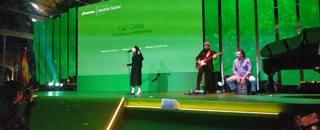 Luz Casal en un momento de la actuacin en la III Edicin de los premios Iberdrola Supera/ Foto: @ladeporteca