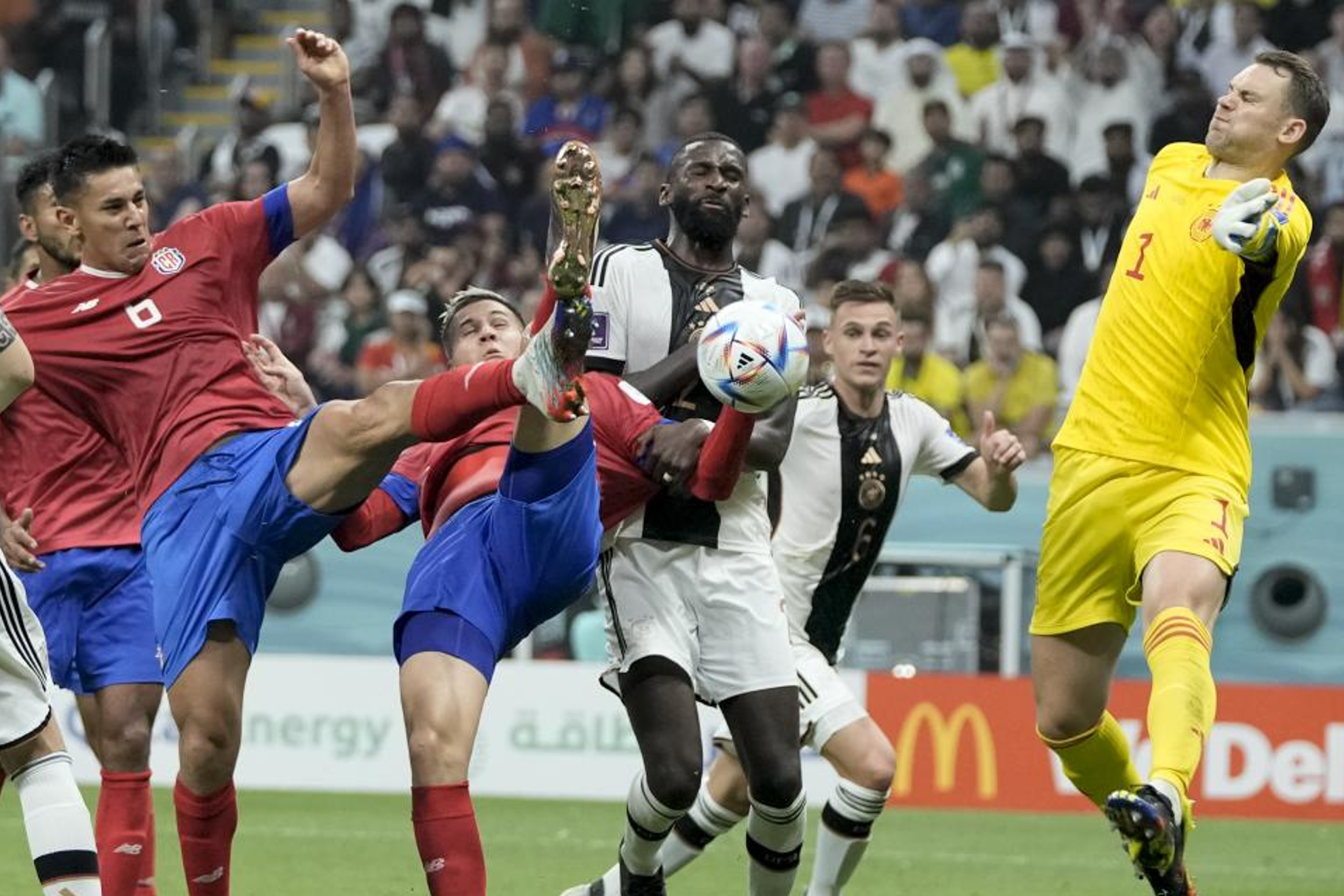 La acción del gol de Vargas, el segundo de Costa Rica.