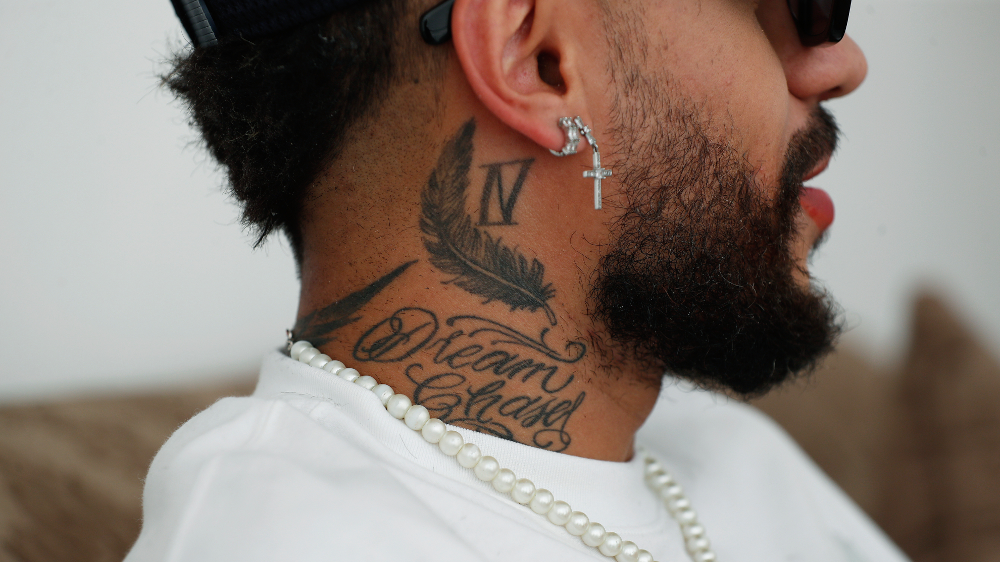 El doble de Neymar, con los idénticos tatuajes que el jugador brasileño