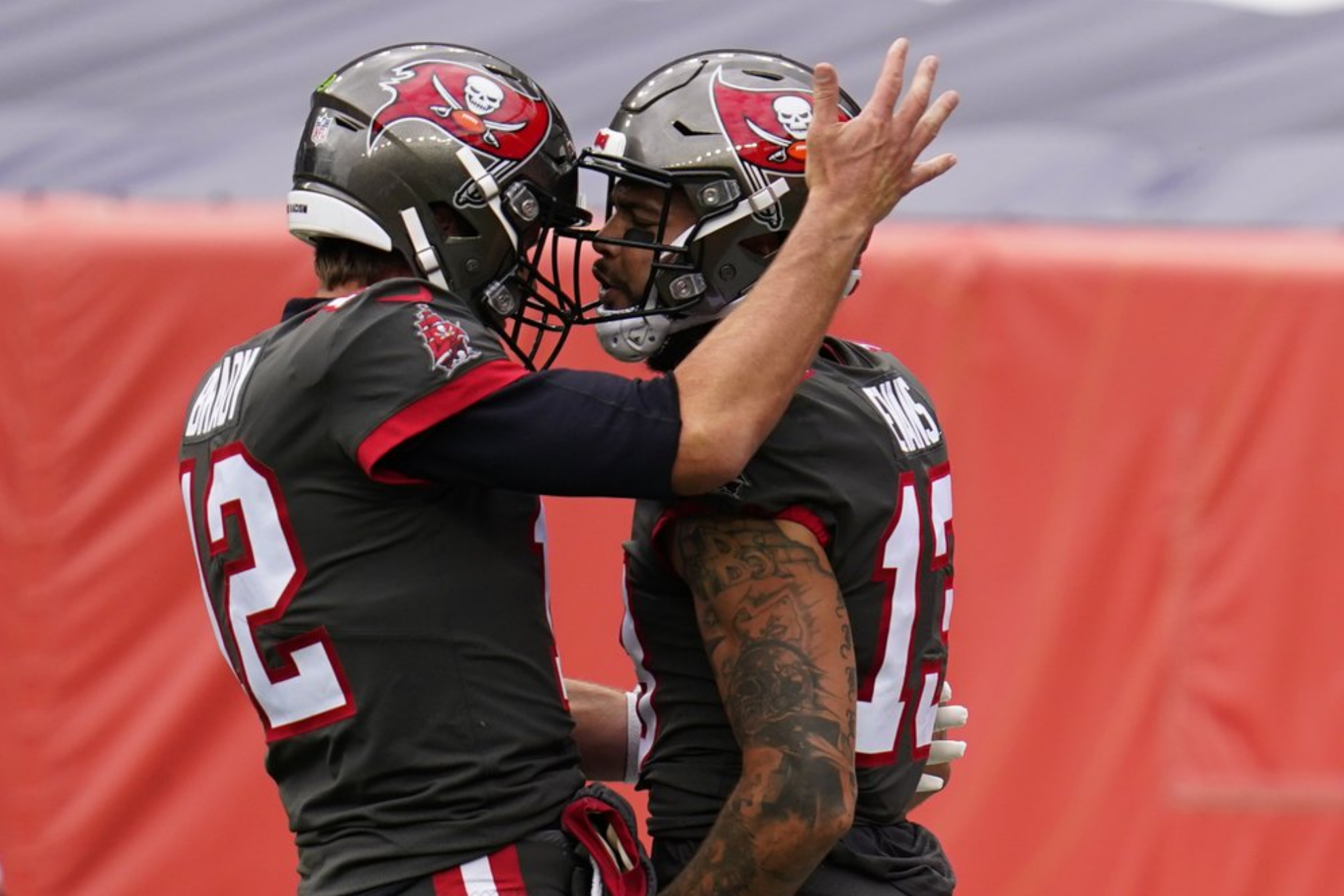 Mike Evans talks about his failed connection with Tom Brady so far this season: 'It's on me'