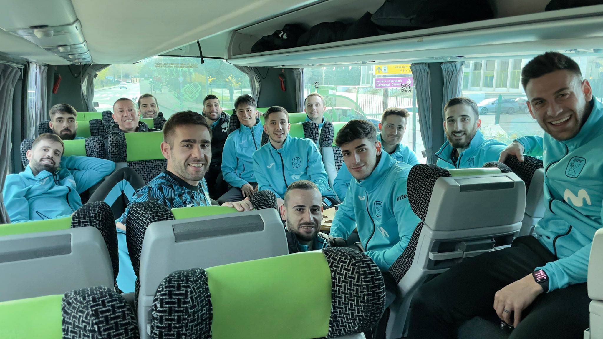Los jugadores de Movistar Inter en su autobús antes de partir hacia Tudela