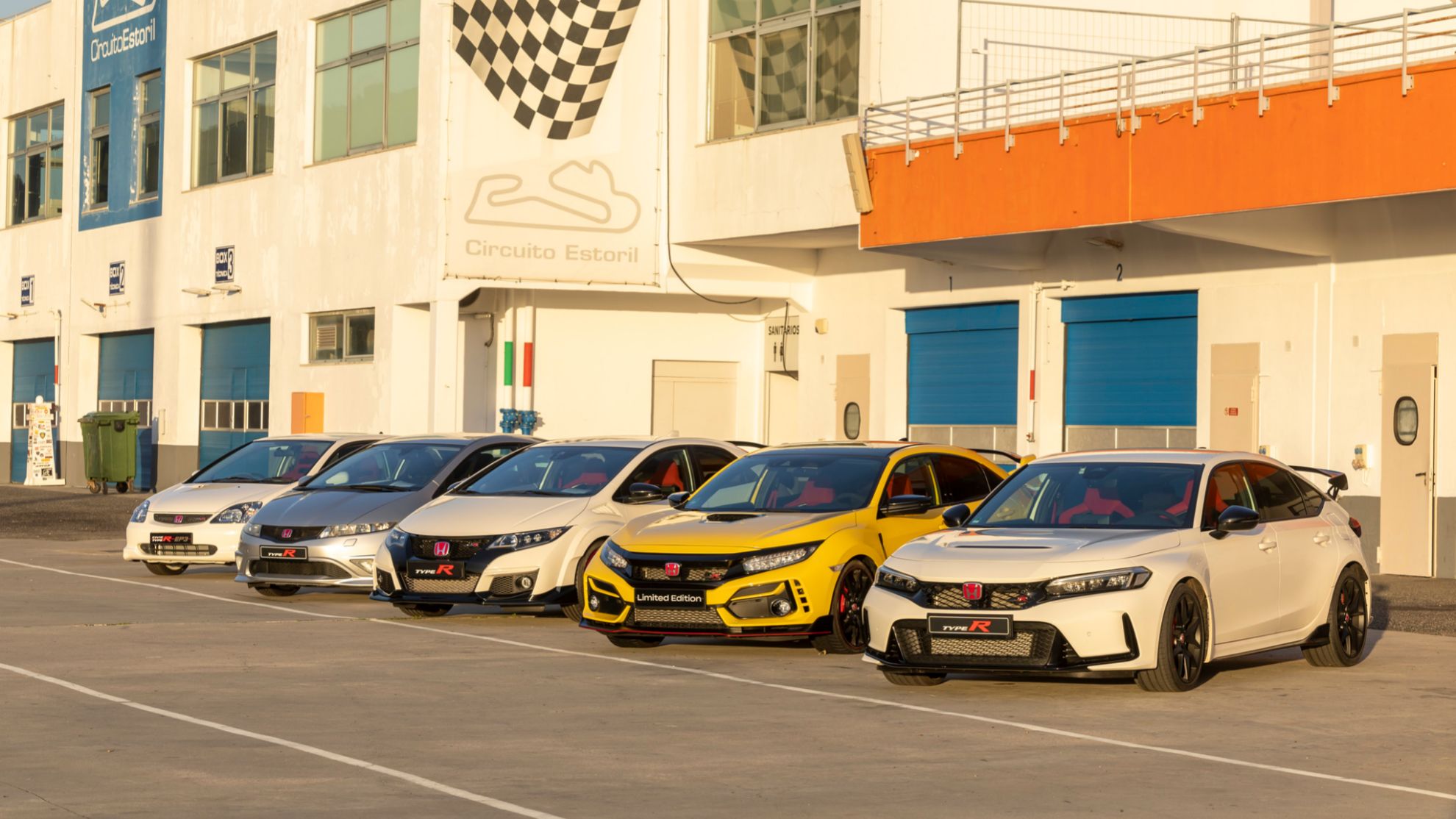 En imagen, las seis generaciones del GTI deportvo de Honda