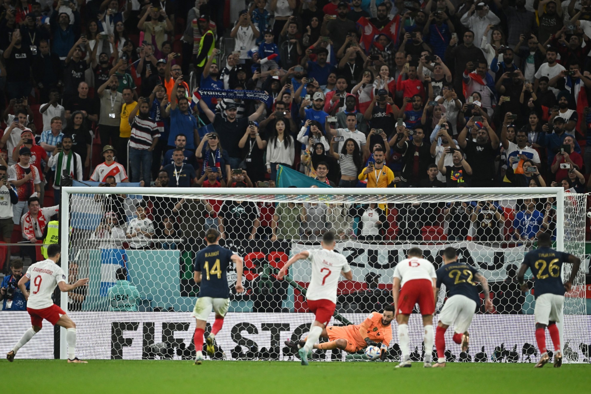 Aficionados mexicanos se 'colaron' en el Francia vs Polonia | Reuters
