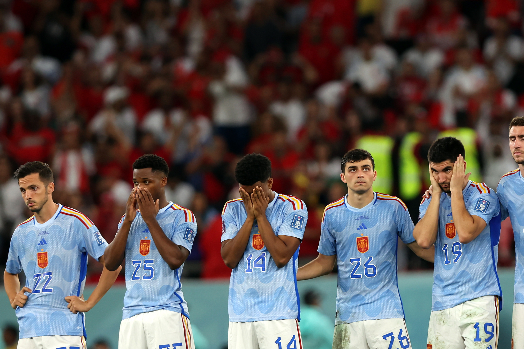 Desolación de los jugadores españoles en la tanda de penaltis/AP