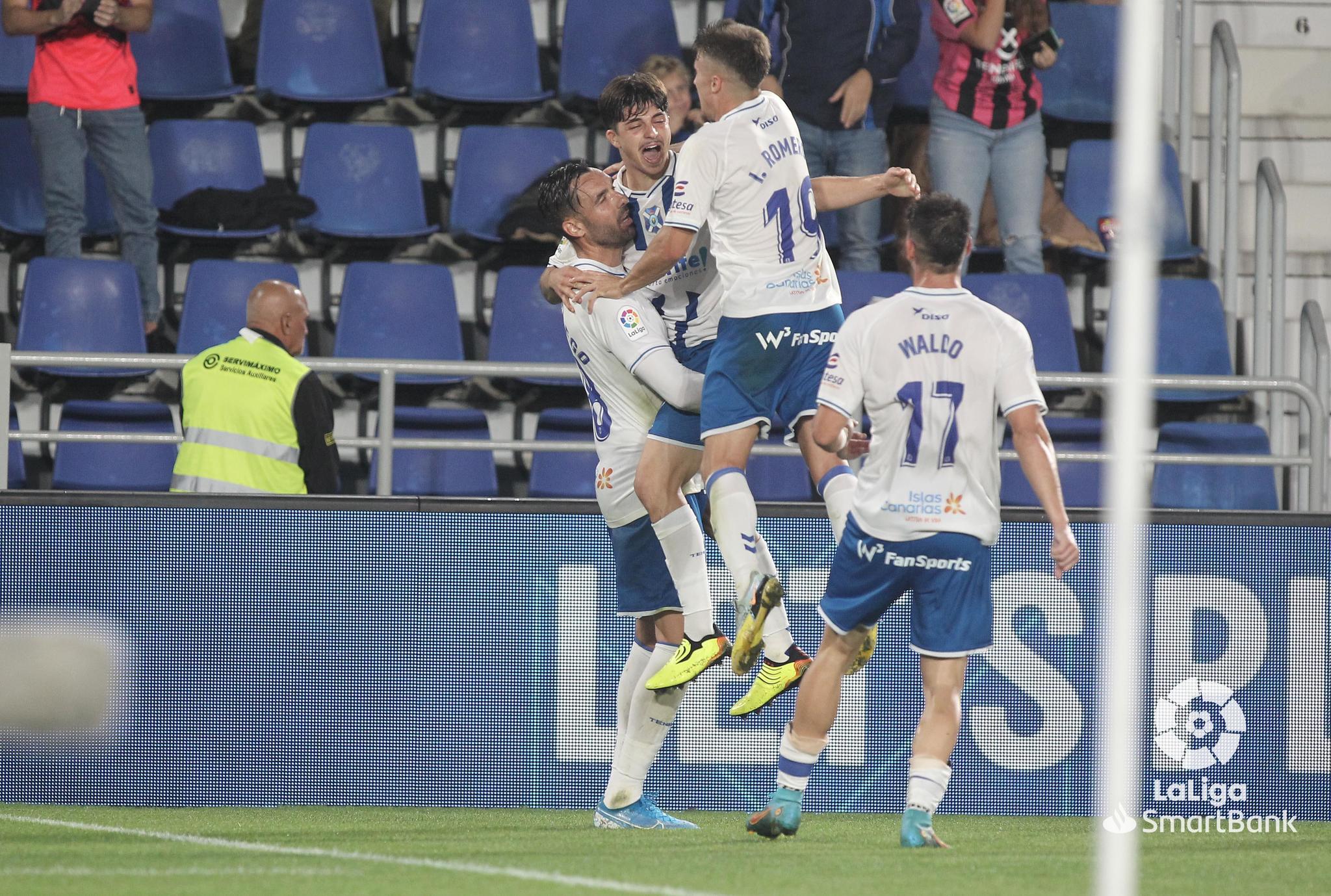 Enric Gallego y Teto, los dos goleadores, celebran un tanto junto a Iván Romero y Waldo