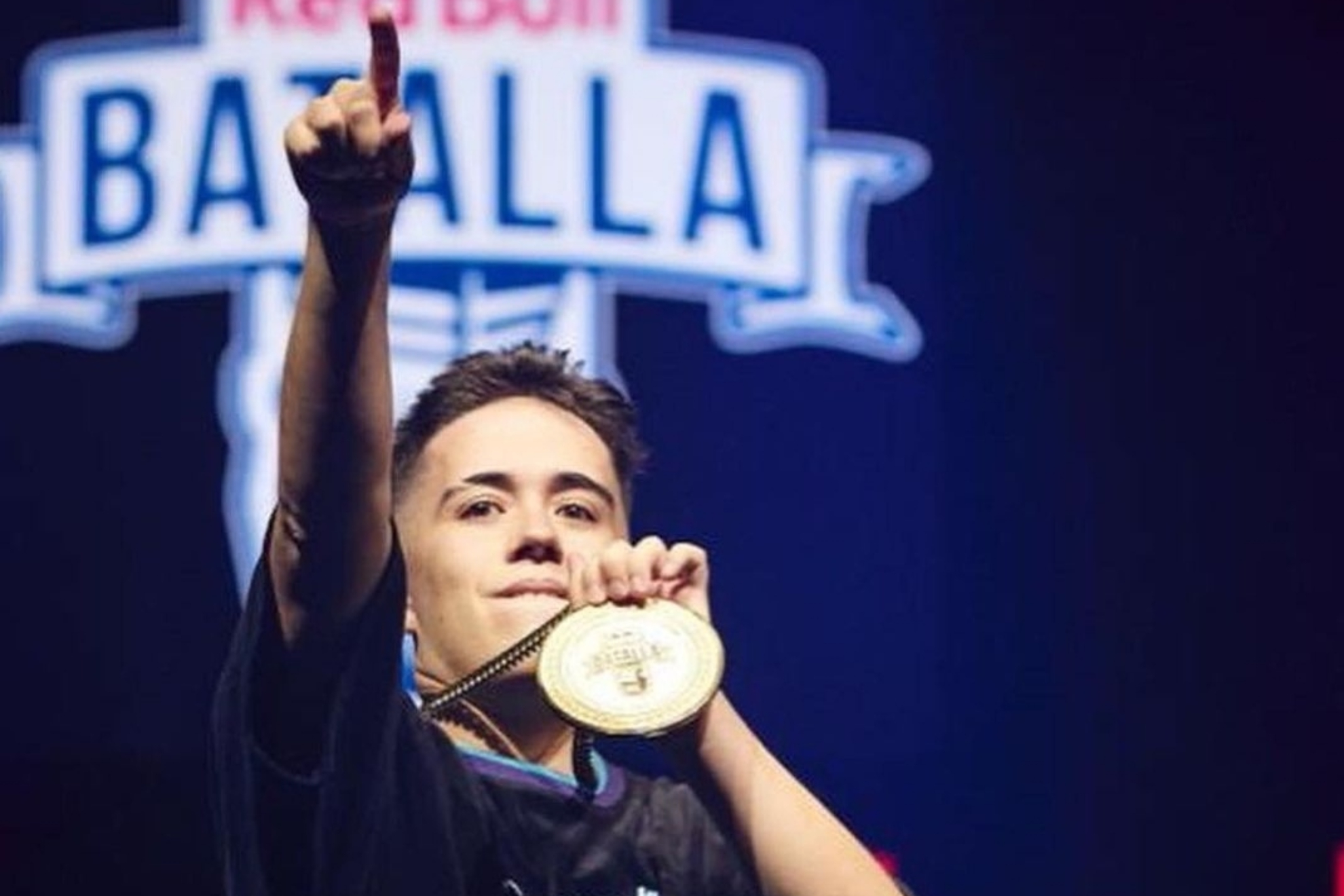 Gazir con medalla: Gazir en Red Bull Batalla