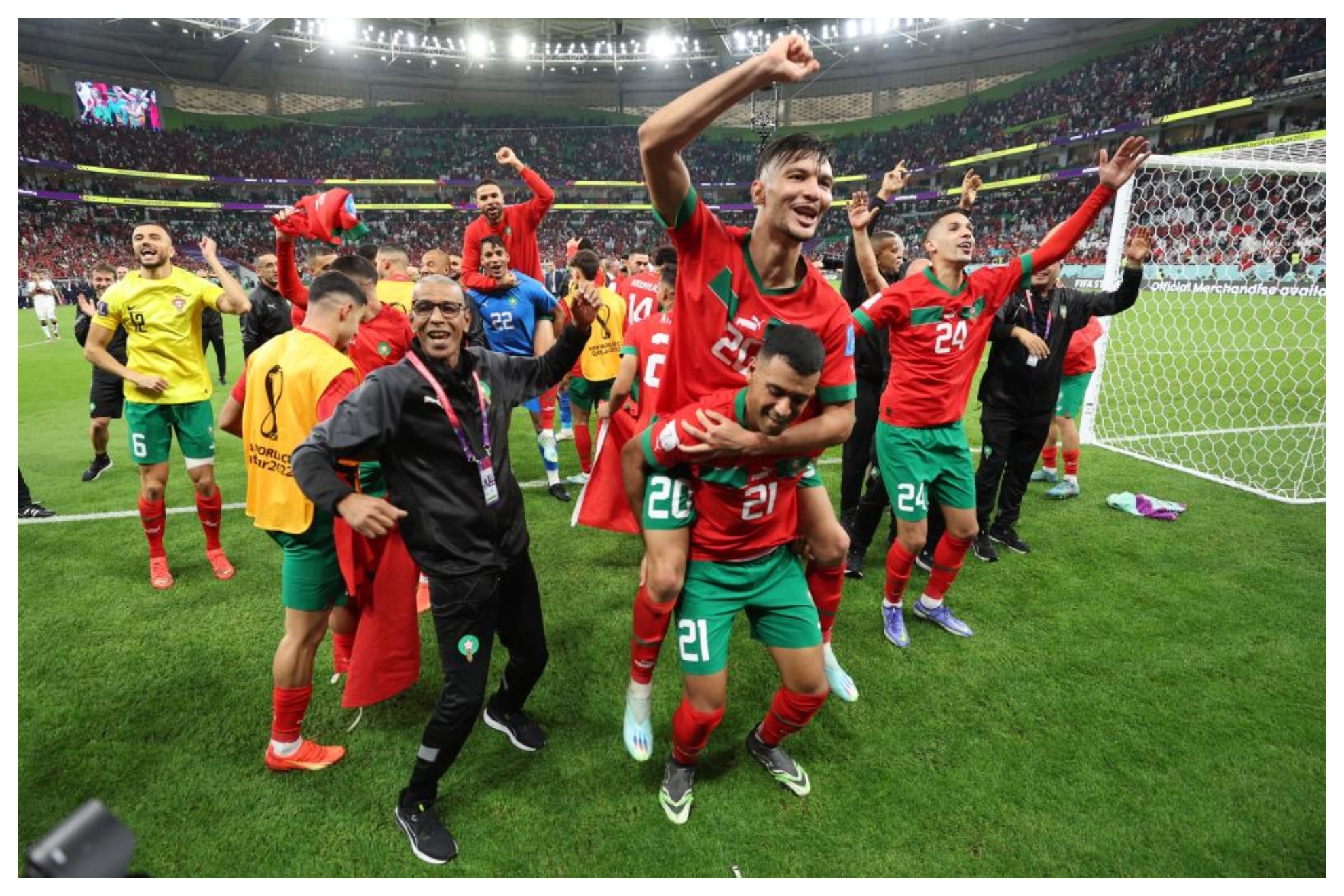 Los jugadores de Marruecos celebran el pase tras eliminar a Portugal.