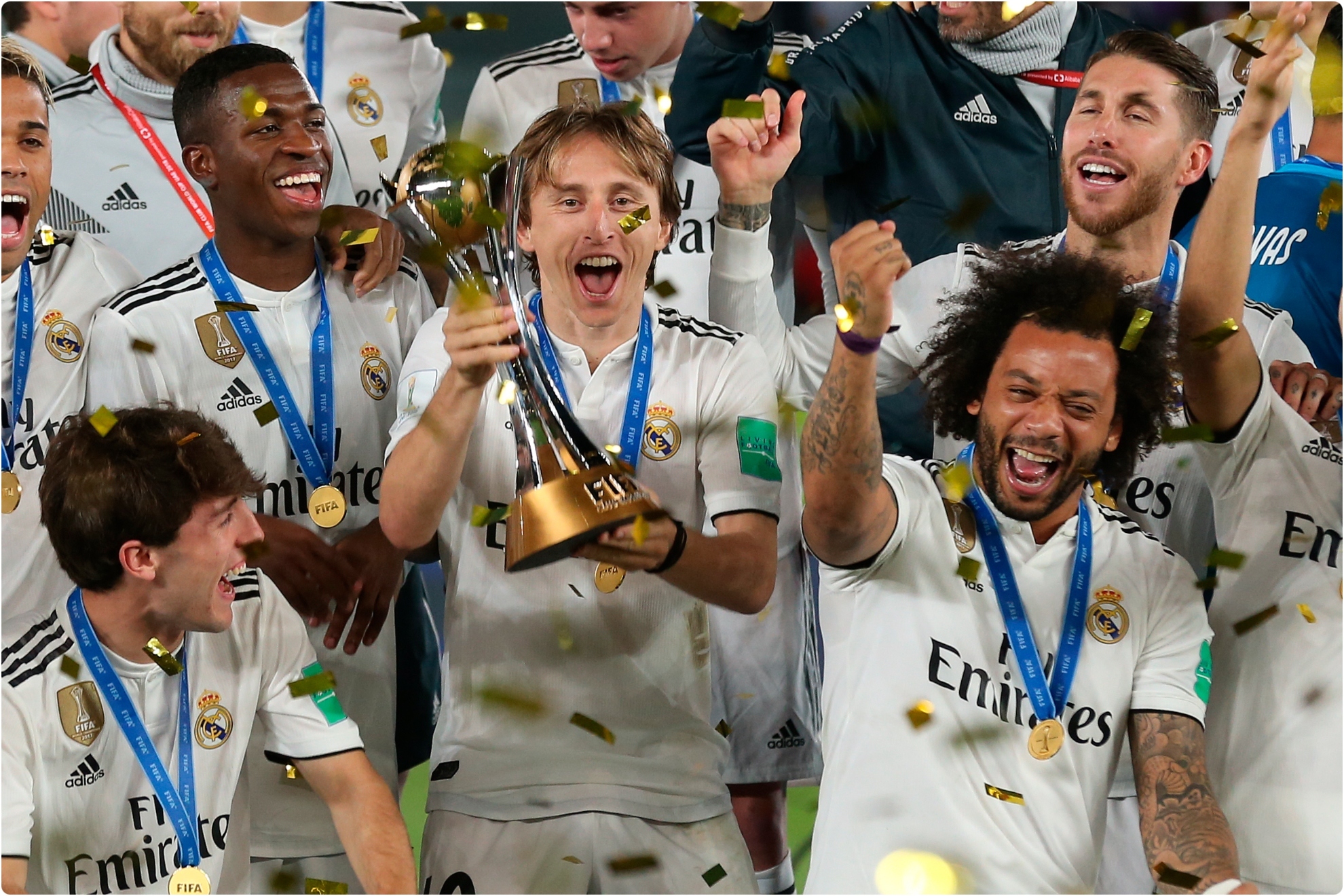 Modric levanta la copa del Mundial de clubes de la edición 2018.